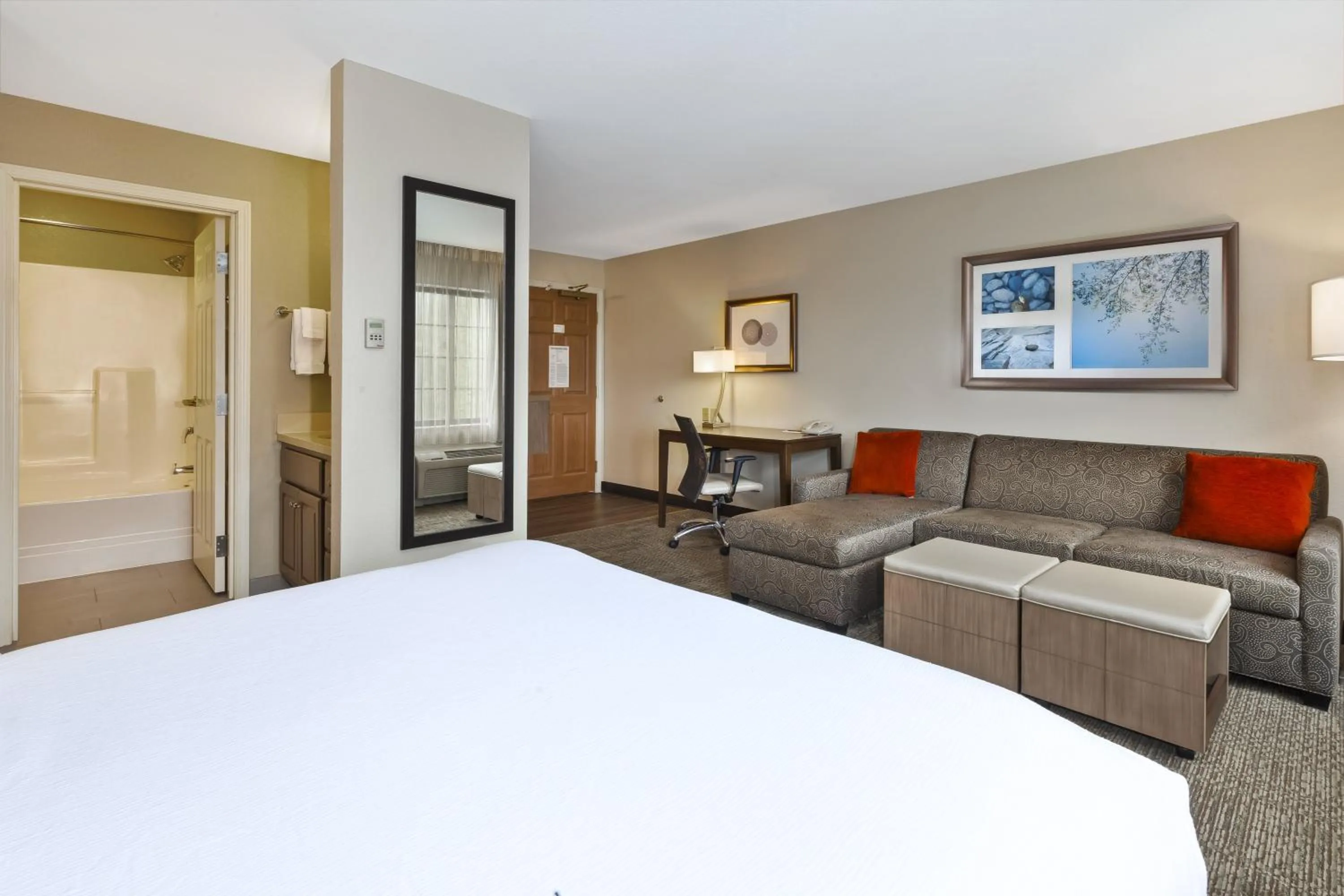 Photo of the whole room, Bed in Staybridge Suites Kalamazoo by IHG
