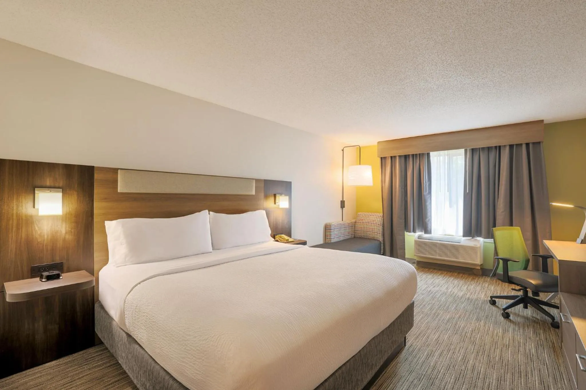 Photo of the whole room, Bed in Holiday Inn Express Hotel & Suites Wake Forest - Raleigh North by IHG