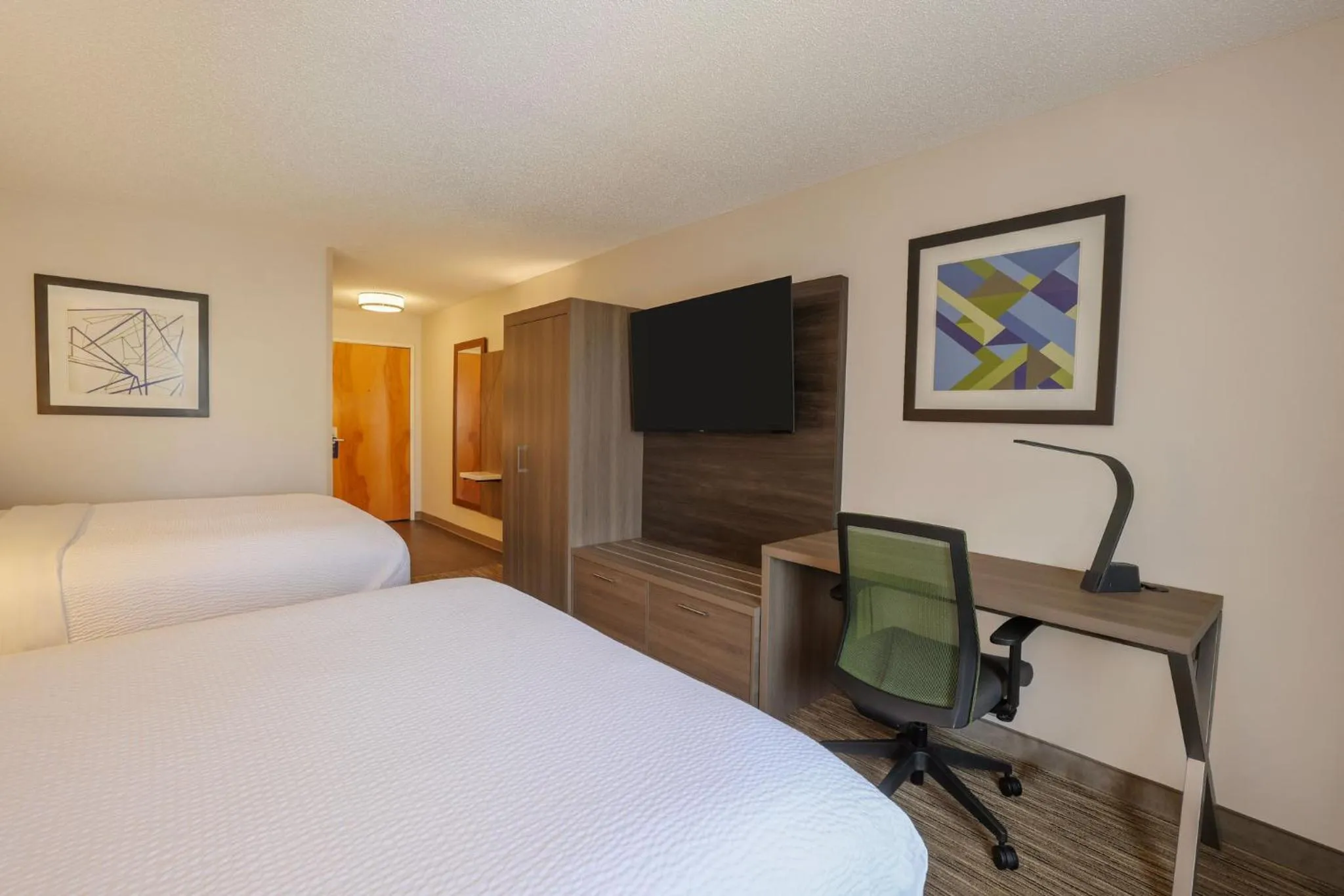 Photo of the whole room, Bed in Holiday Inn Express Hotel & Suites Wake Forest - Raleigh North by IHG