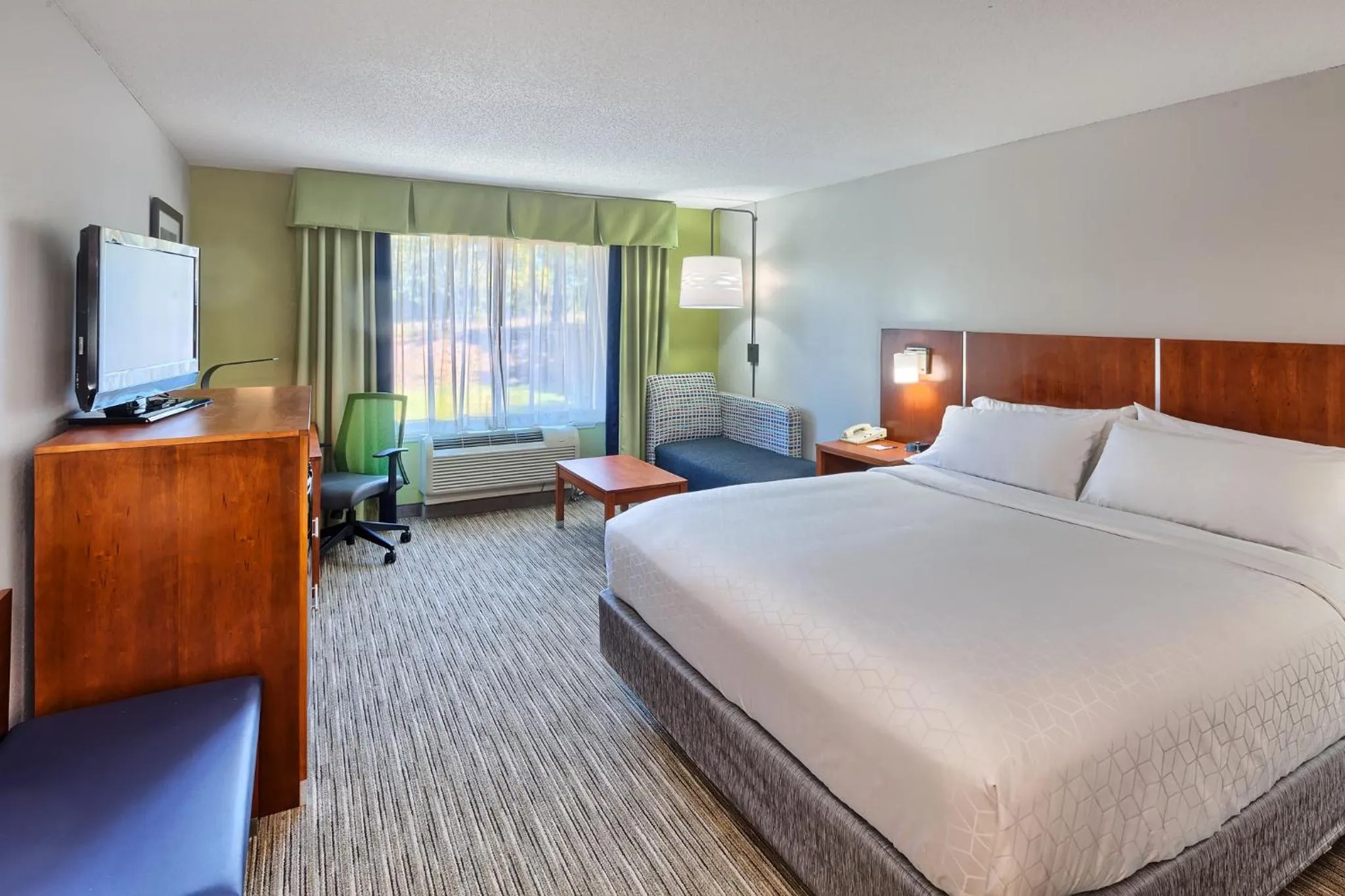 Photo of the whole room, Bed in Holiday Inn Express Hotel & Suites Wake Forest - Raleigh North by IHG