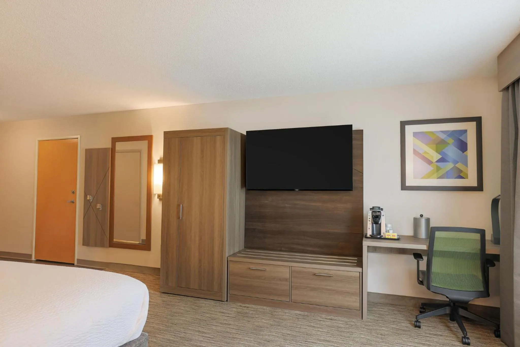 Photo of the whole room, Bed in Holiday Inn Express Hotel & Suites Wake Forest - Raleigh North by IHG