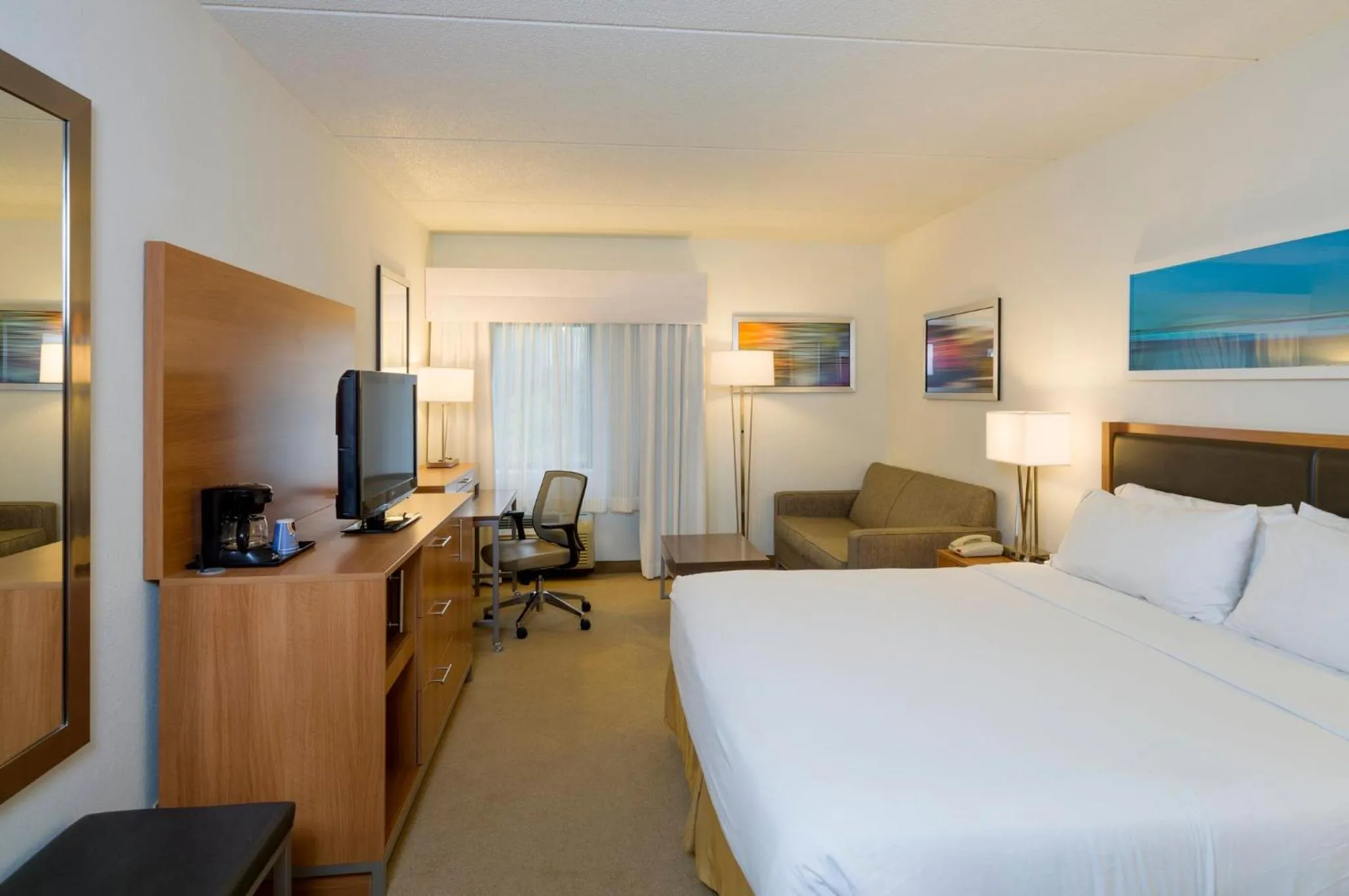 Photo of the whole room, Bed in Holiday Inn Express Hershey-Harrisburg Area by IHG