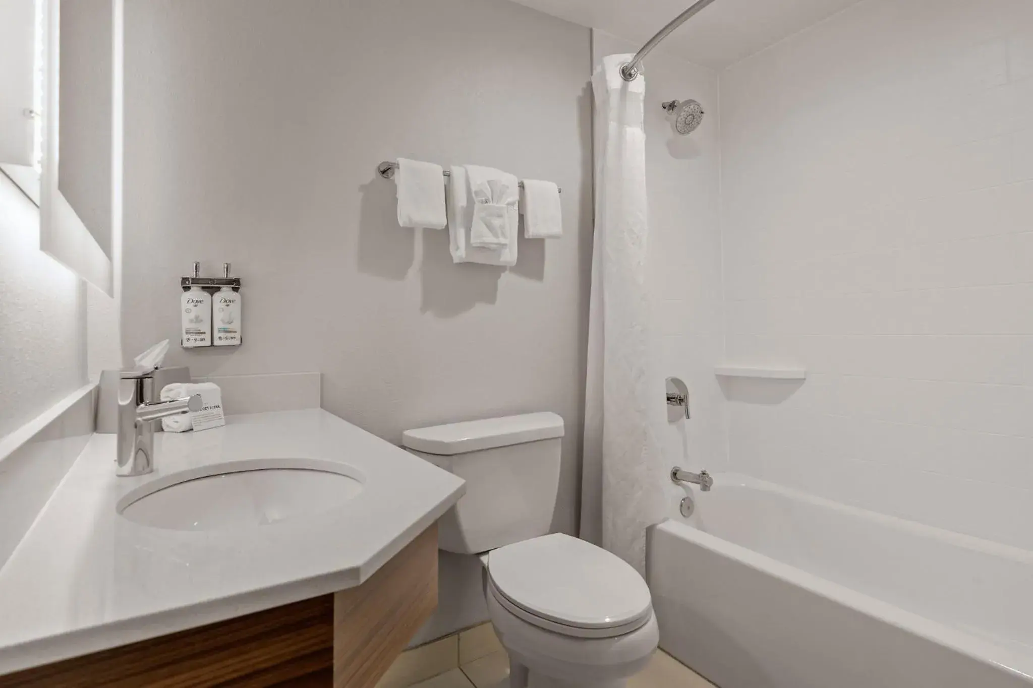 Deluxe Double Room with Two Double Beds - Non-Smoking in Holiday Inn Express Hershey-Harrisburg Area by IHG Deluxe Double Room with Two Double Beds - Non-Smoking in Holiday Inn Express Hershey-Harrisburg Area by IHG