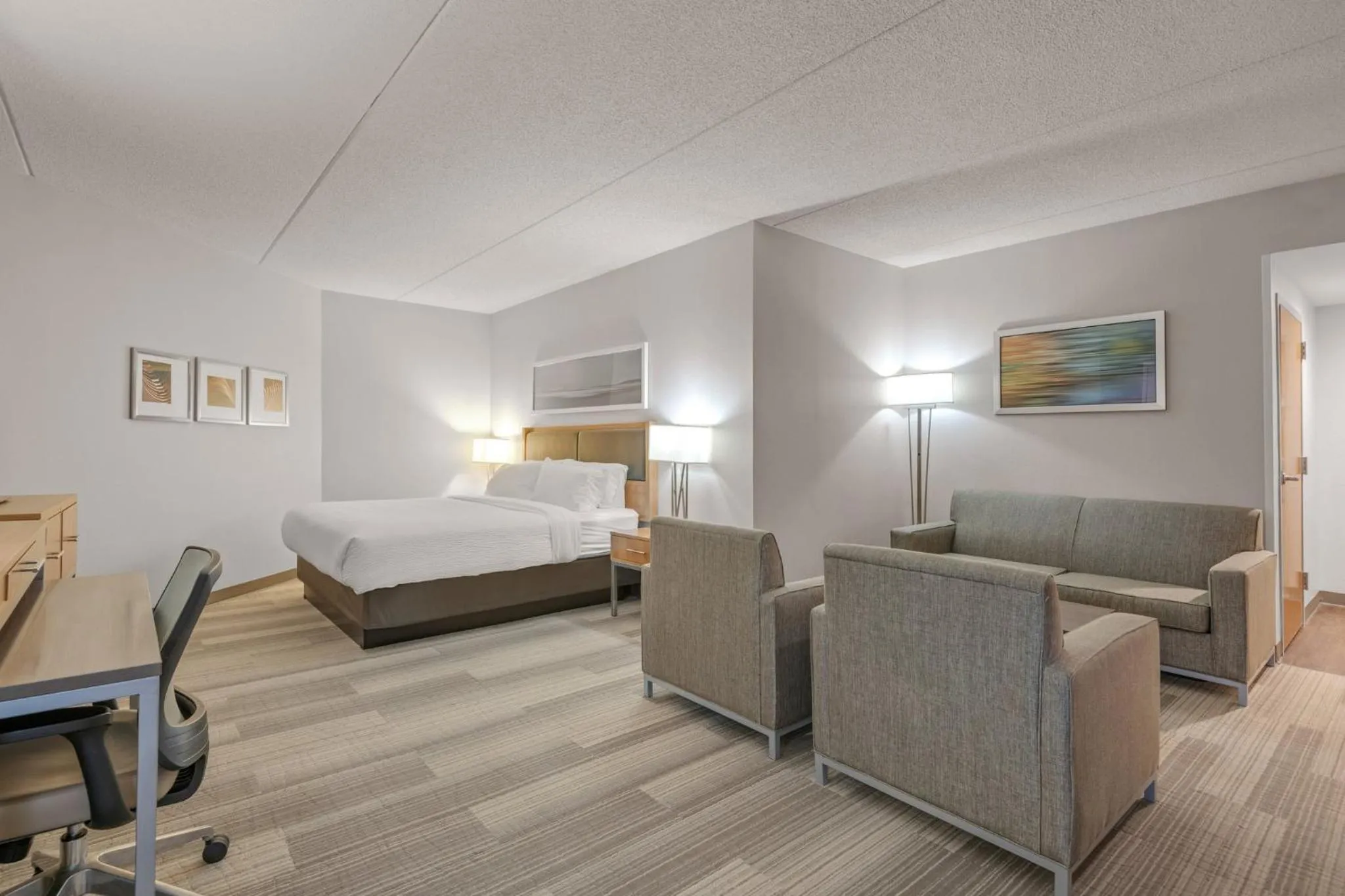 Photo of the whole room, Bed in Holiday Inn Express Hershey-Harrisburg Area by IHG