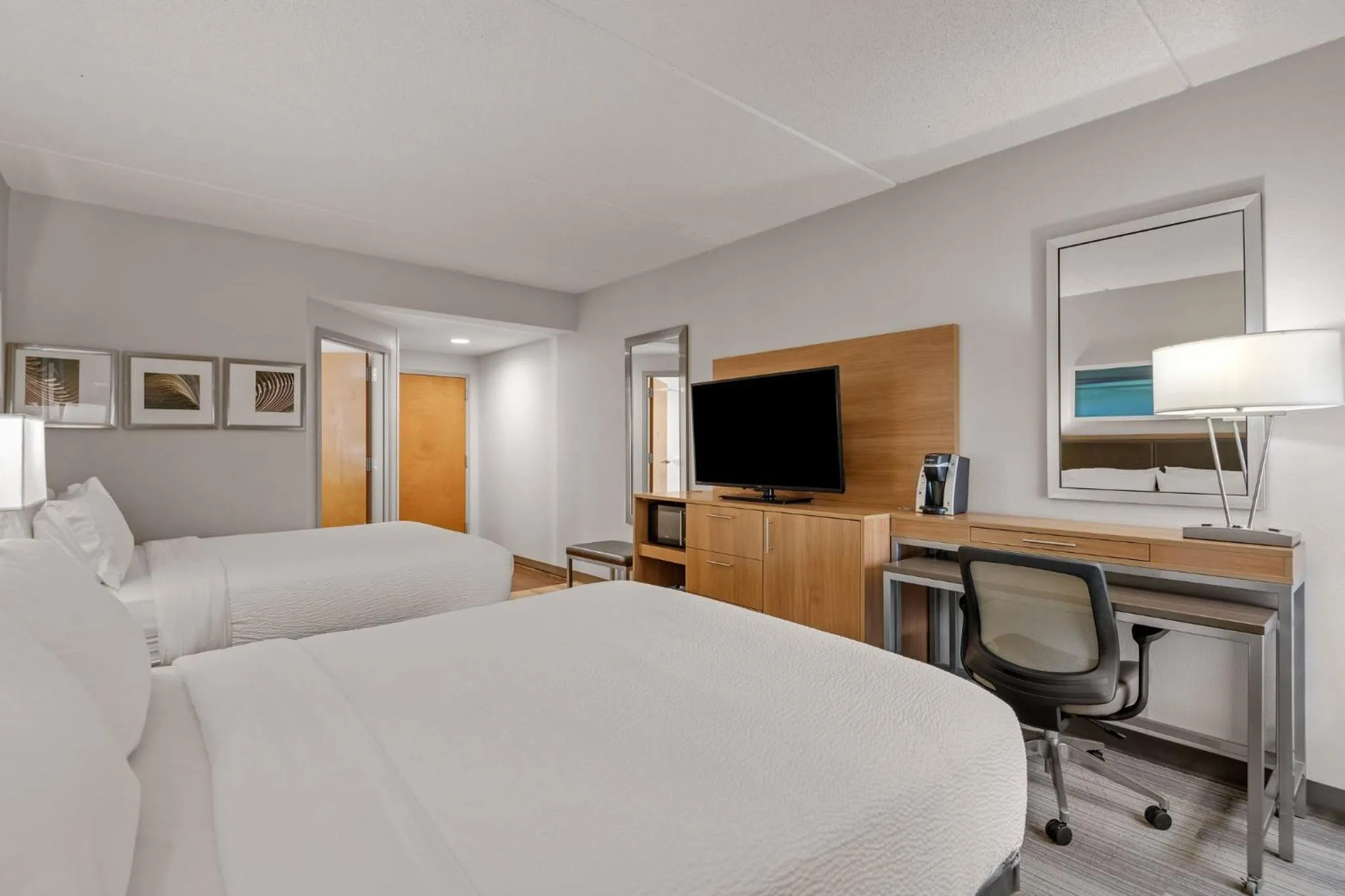 Photo of the whole room, Bed in Holiday Inn Express Hershey-Harrisburg Area by IHG