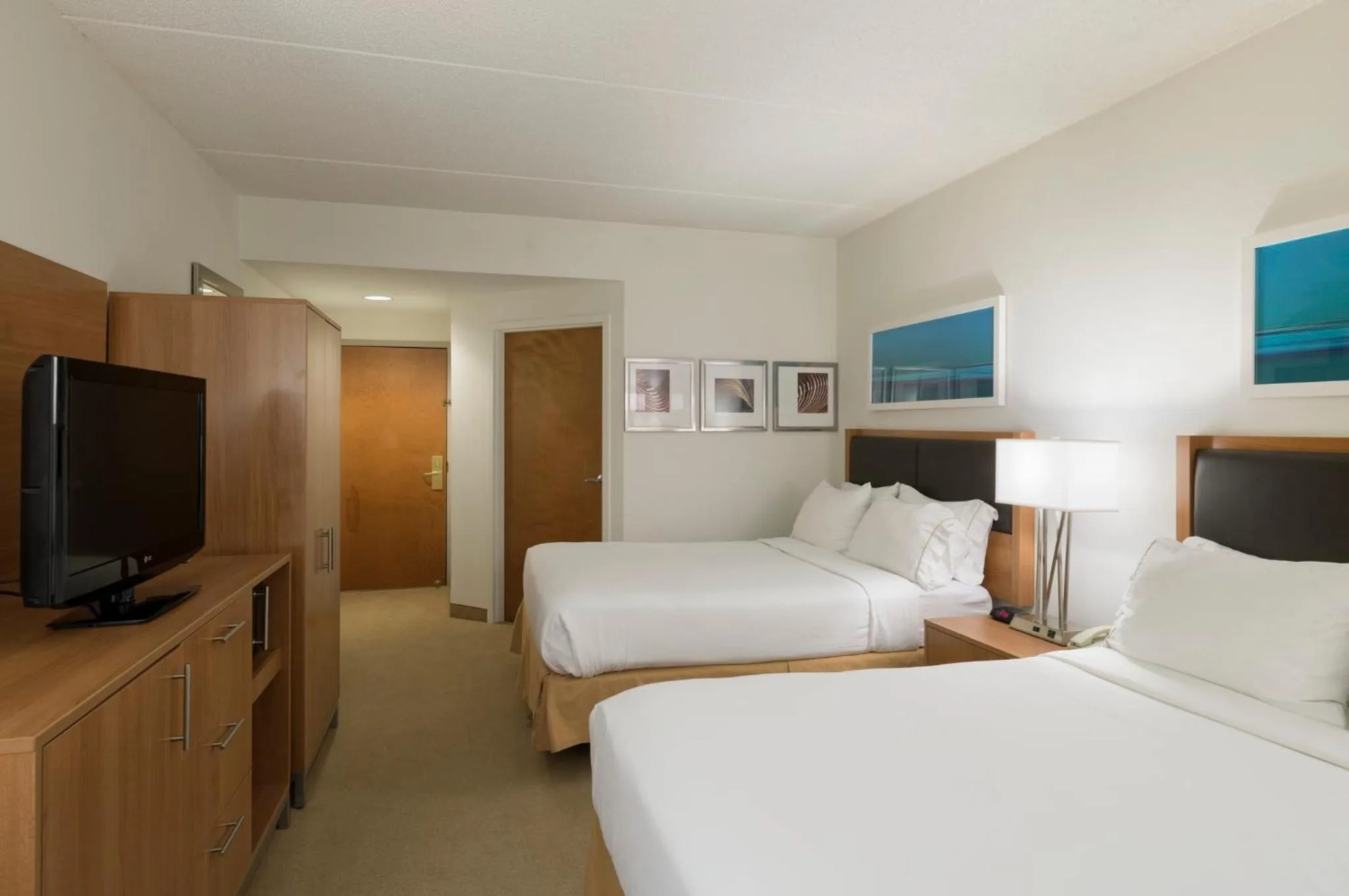 Photo of the whole room, Bed in Holiday Inn Express Hershey-Harrisburg Area by IHG