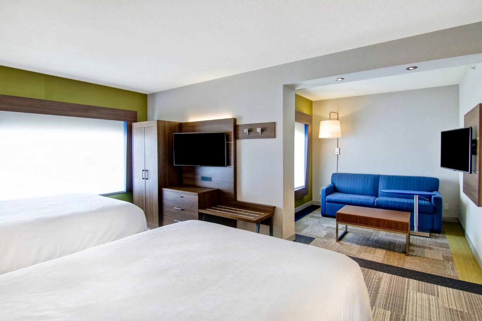 Photo of the whole room, Bed in Holiday Inn Express Hotel & Suites Toronto - Markham by IHG