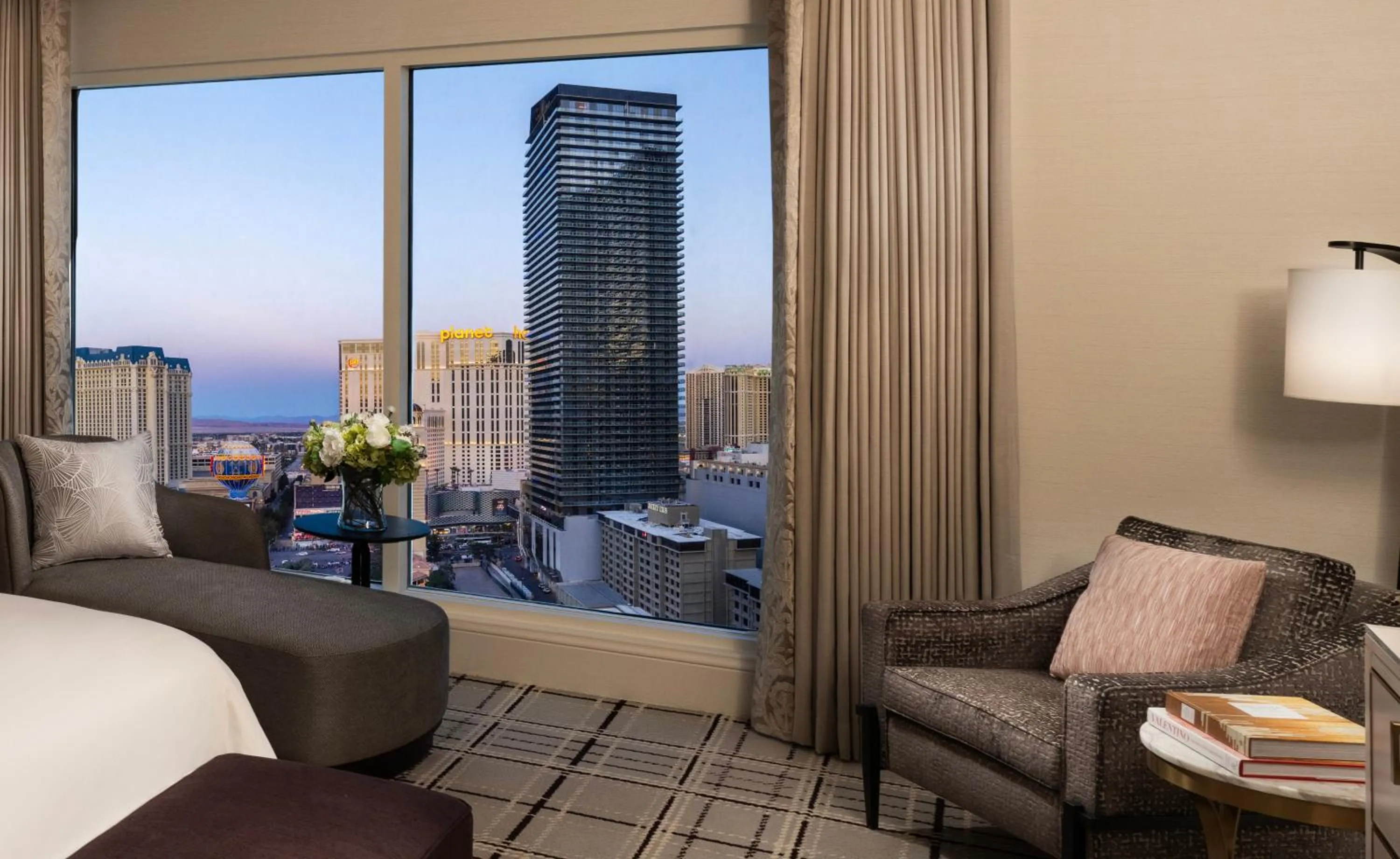 Property building, Bed in Bellagio