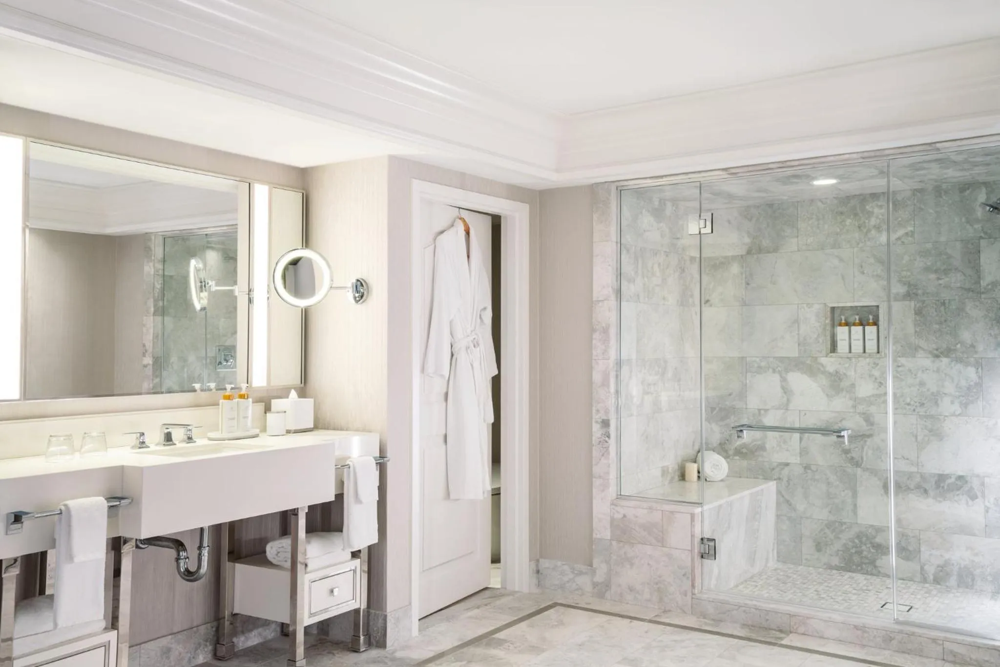 Photo of the whole room in Bellagio