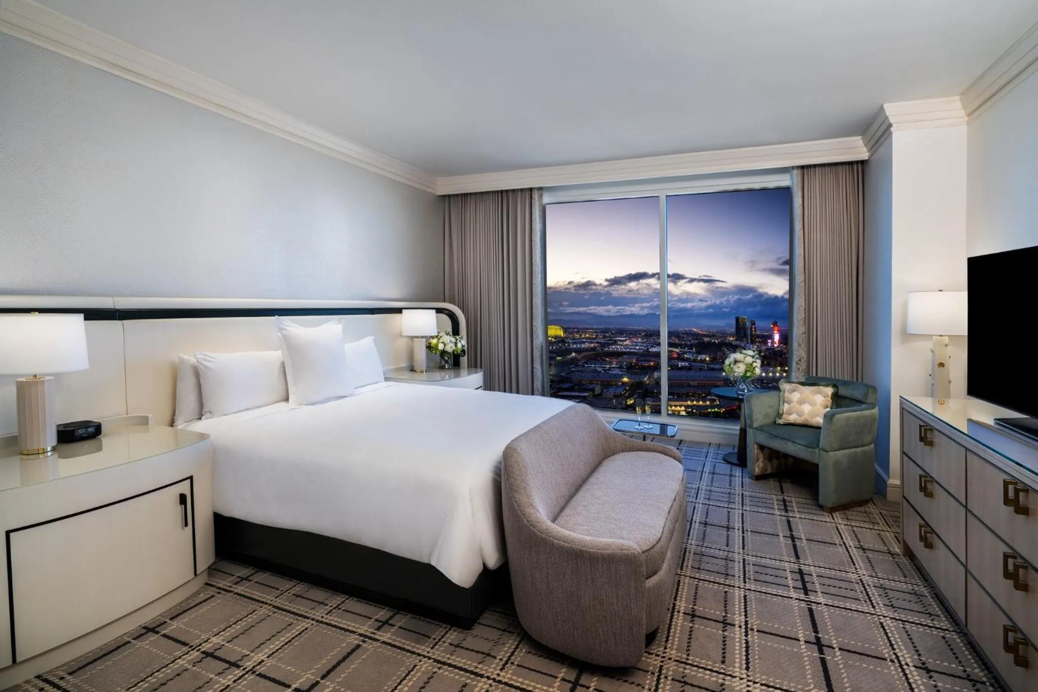 Photo of the whole room, Bed in Bellagio