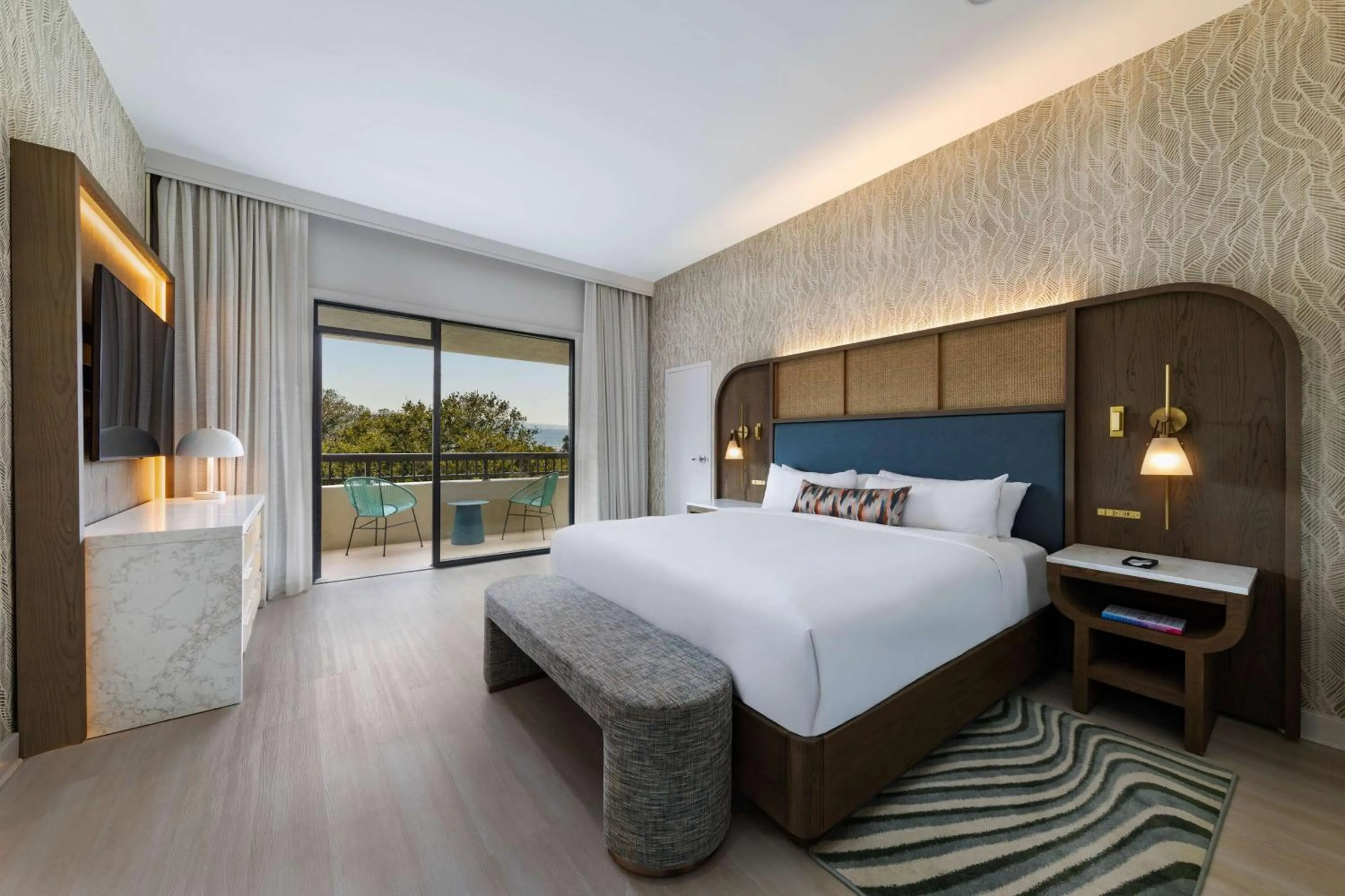 Photo of the whole room, Bed in Sonesta Resort Hilton Head Island