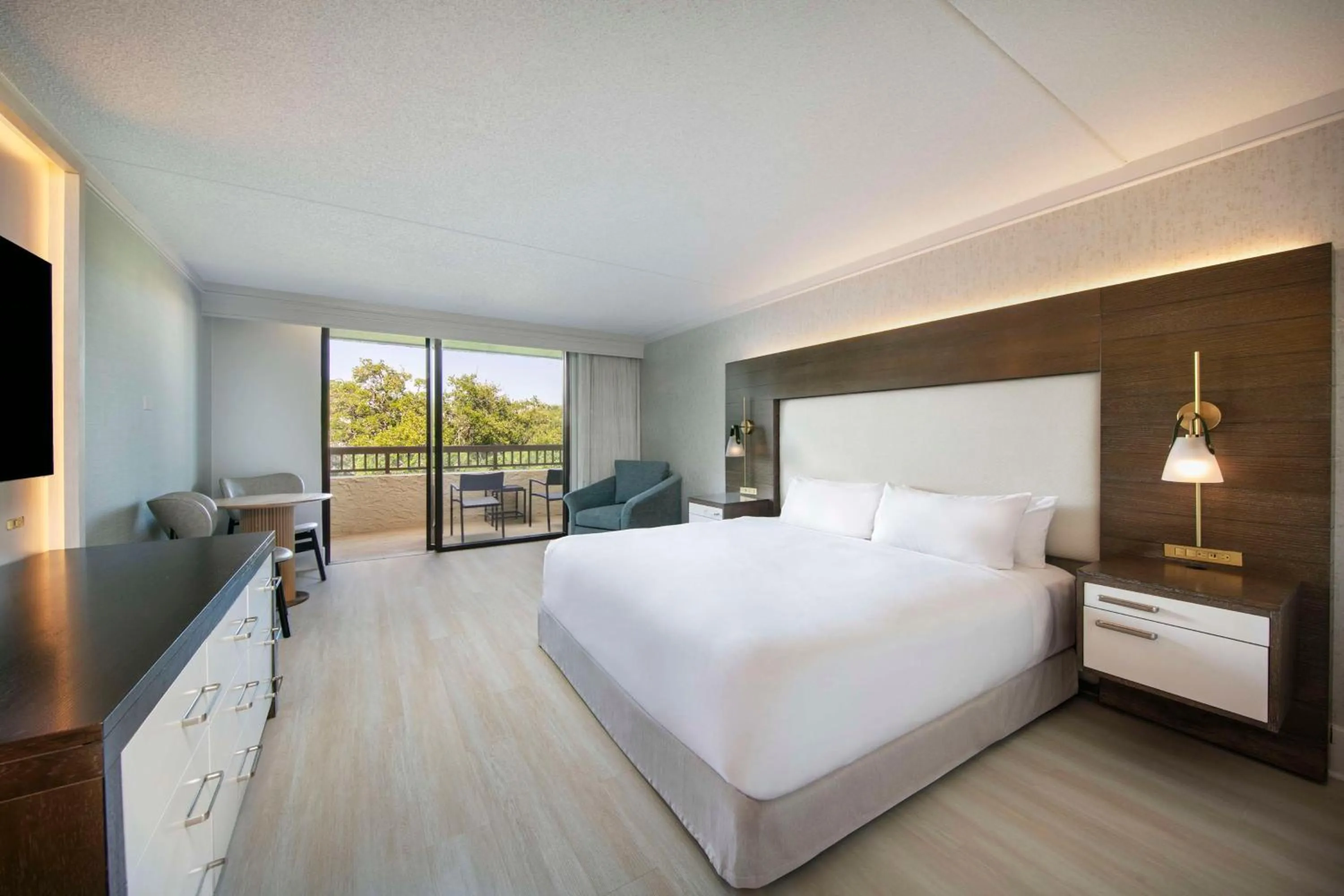 Bedroom, Bed in Sonesta Resort Hilton Head Island