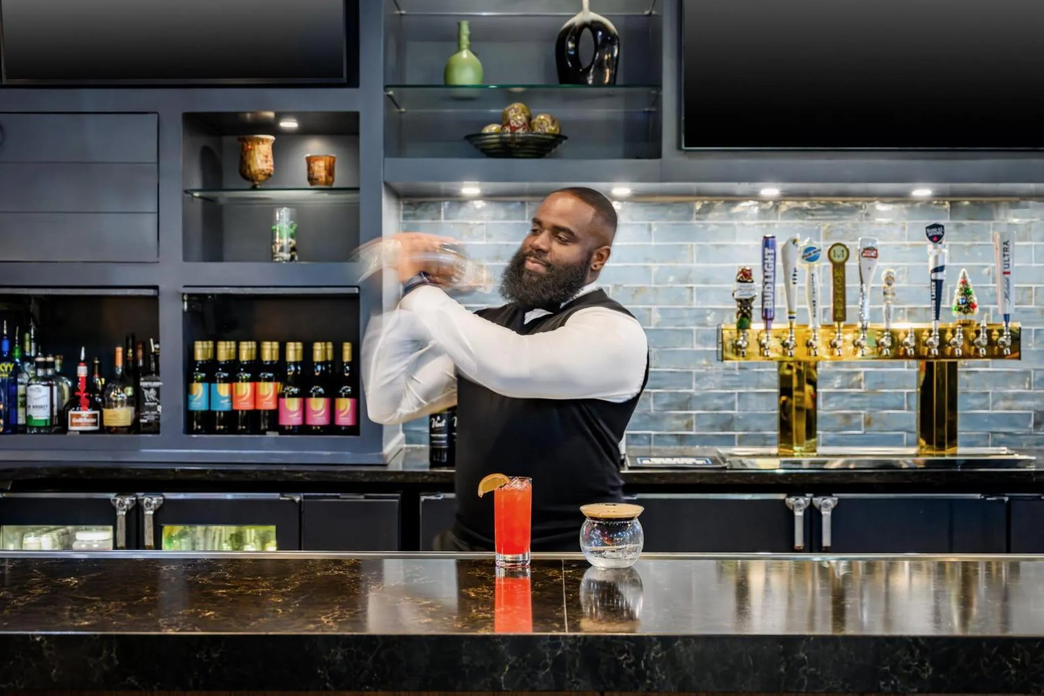 Restaurant/places to eat in Crowne Plaza Jacksonville Airport I-95N by IHG