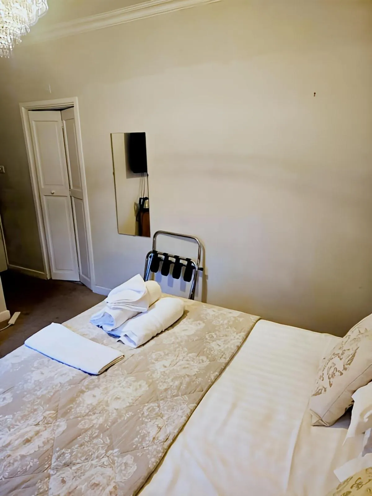 Bedroom, Bed in The Coach House