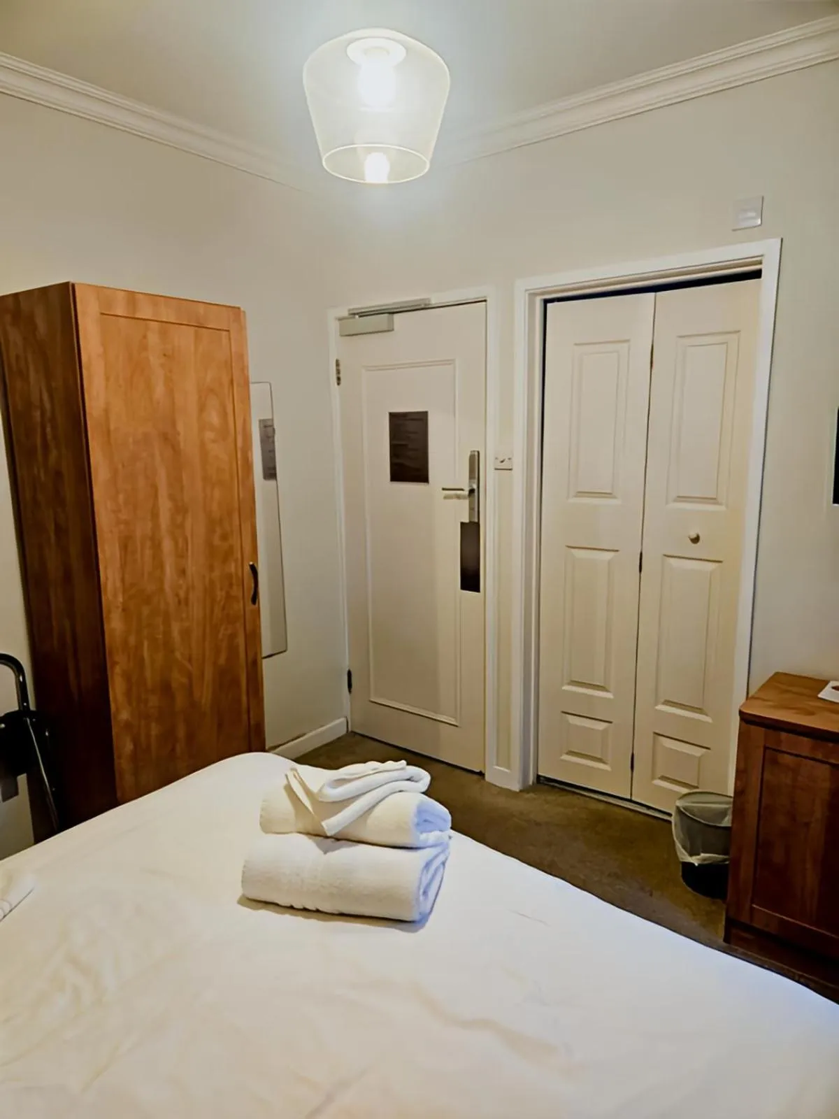 Bedroom, Bed in The Coach House