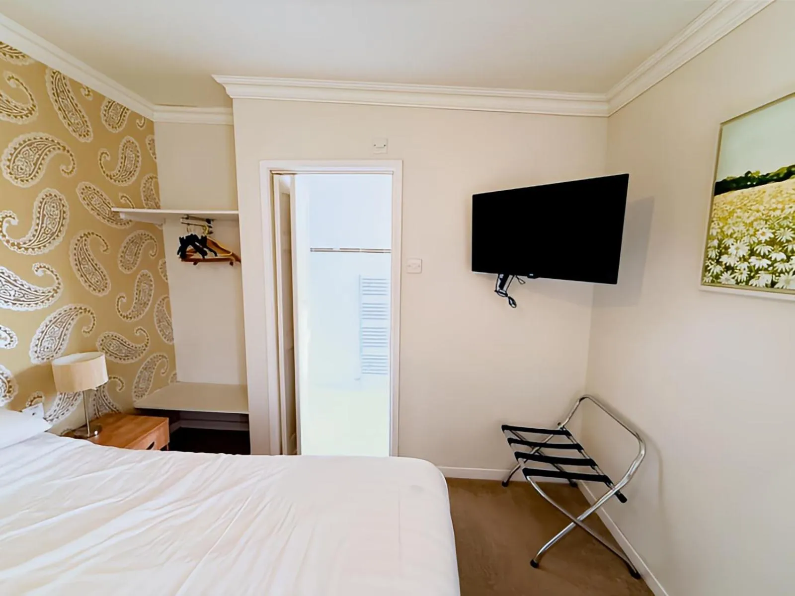 Communal lounge/ TV room, Bed in The Coach House