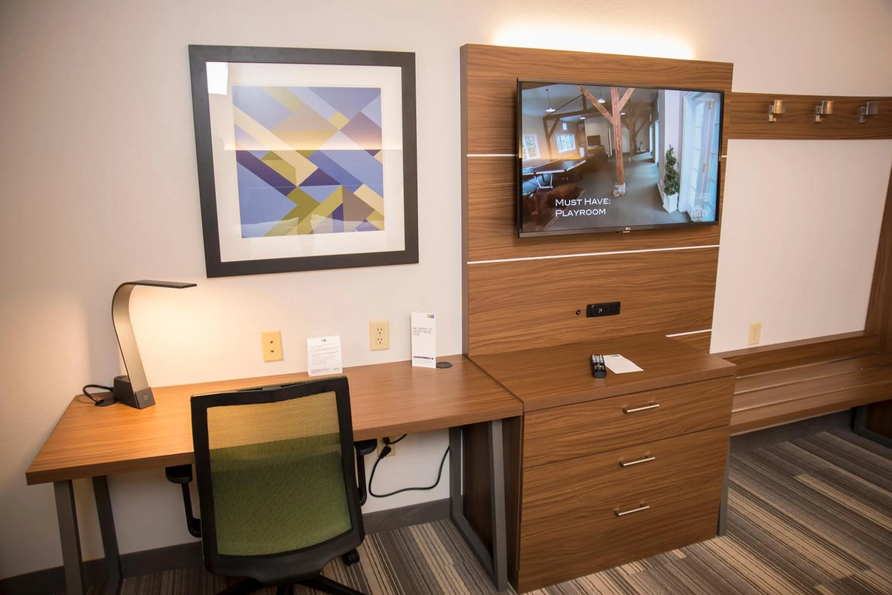Seating area in Holiday Inn Express Hotel & Suites Lexington-Downtown University by IHG