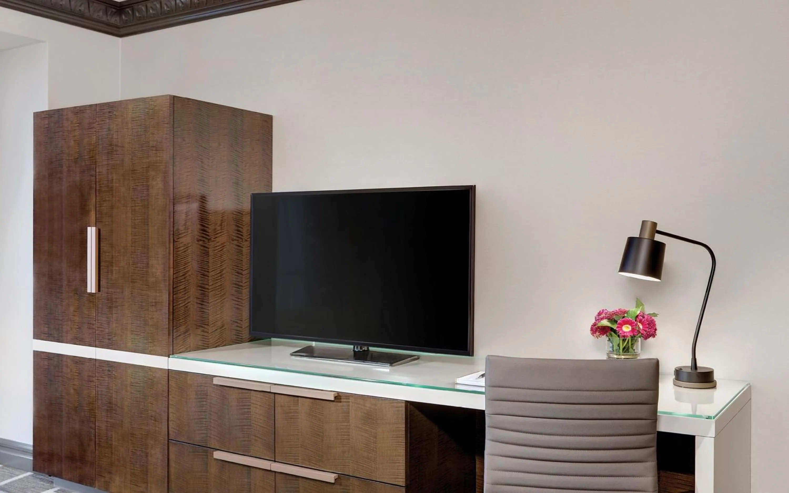 Photo of the whole room in Luxor