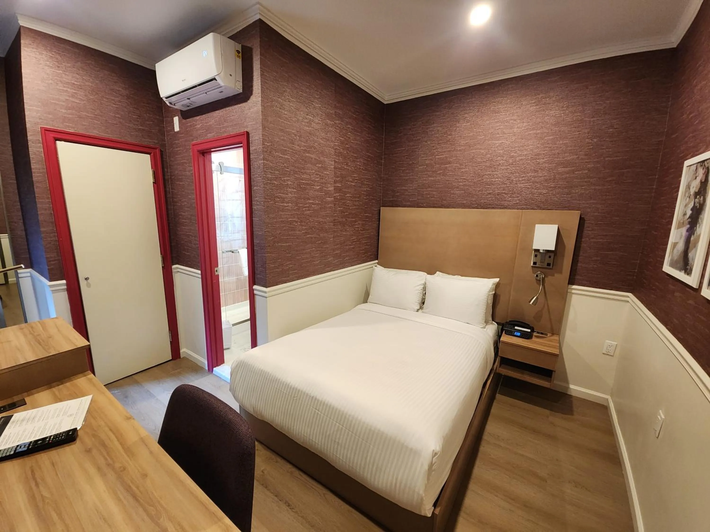 Bedroom, Bed in The Mayfair Hotel Times Square, Ascend Hotel Collection