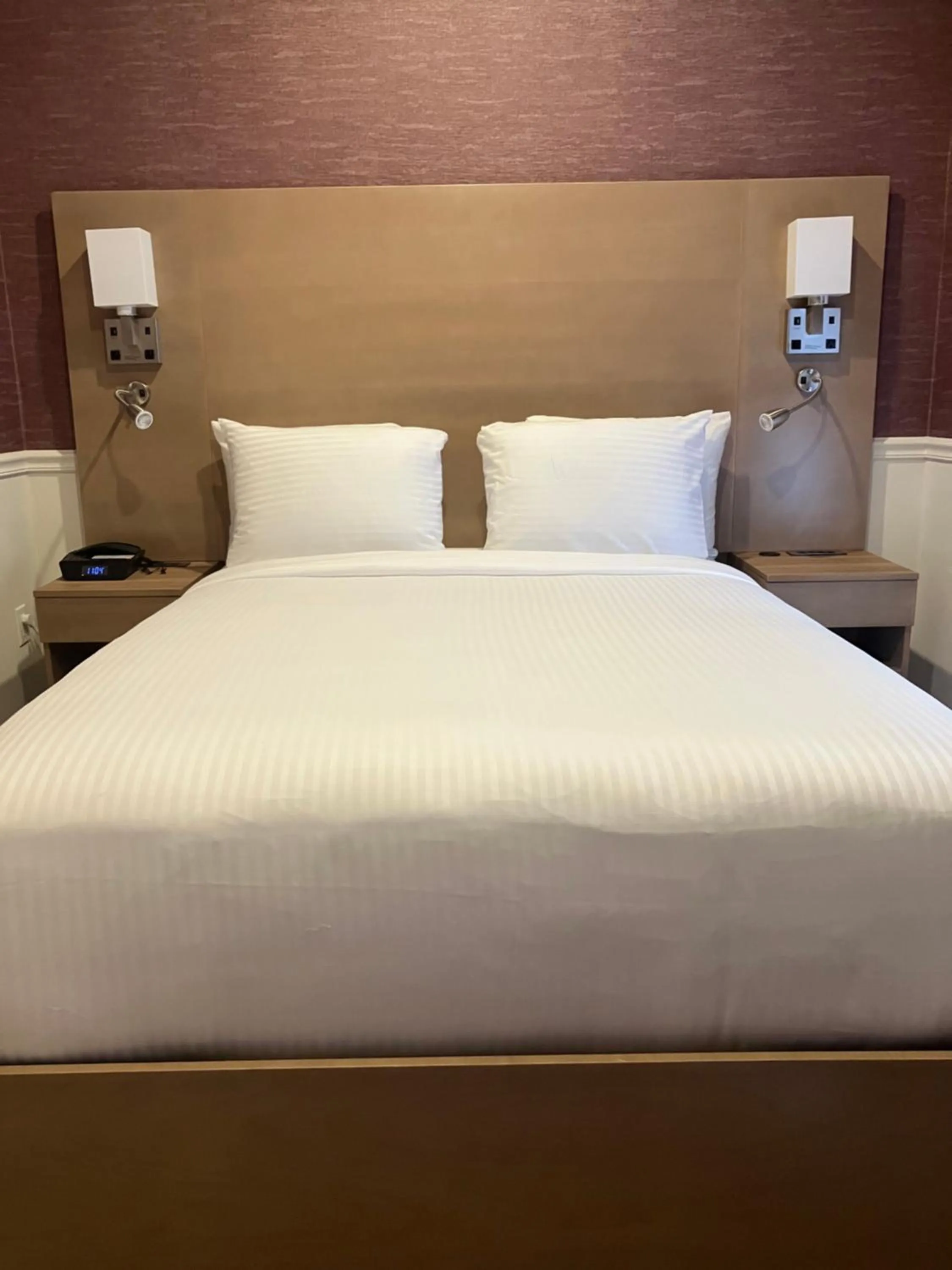 Bedroom, Bed in The Mayfair Hotel Times Square, Ascend Hotel Collection