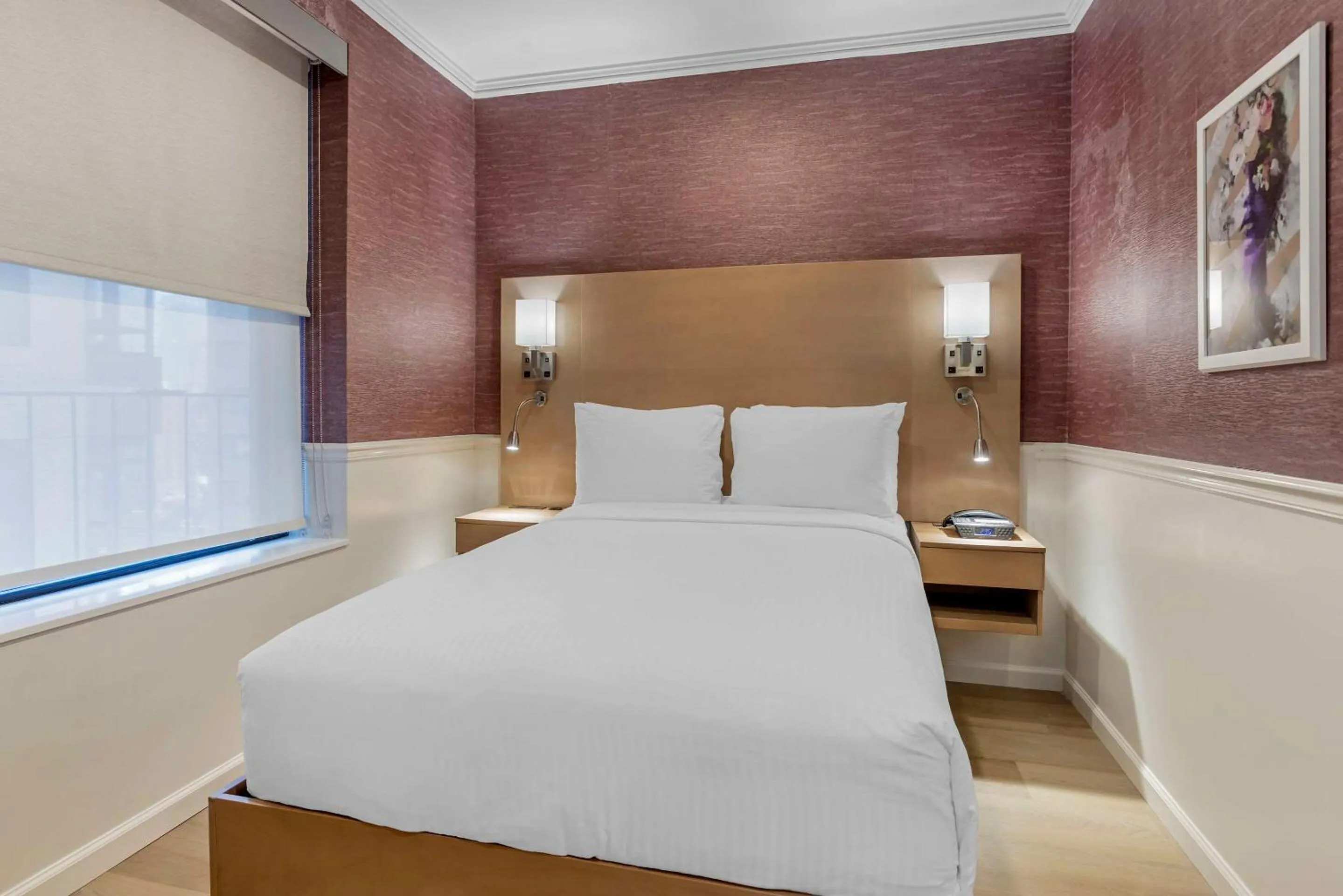 Bedroom, Bed in The Mayfair Hotel Times Square, Ascend Hotel Collection