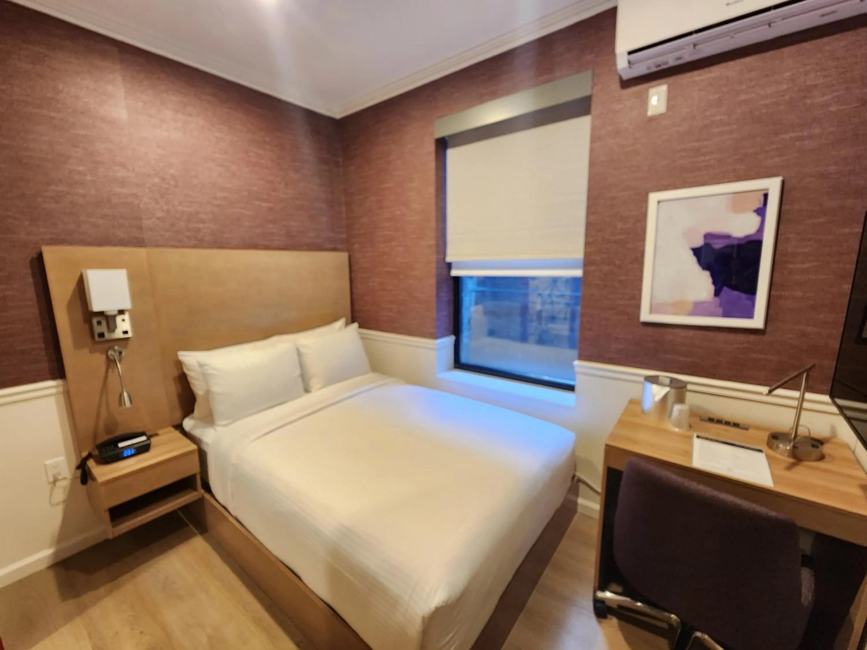 Photo of the whole room, Bed in The Mayfair Hotel Times Square, Ascend Hotel Collection