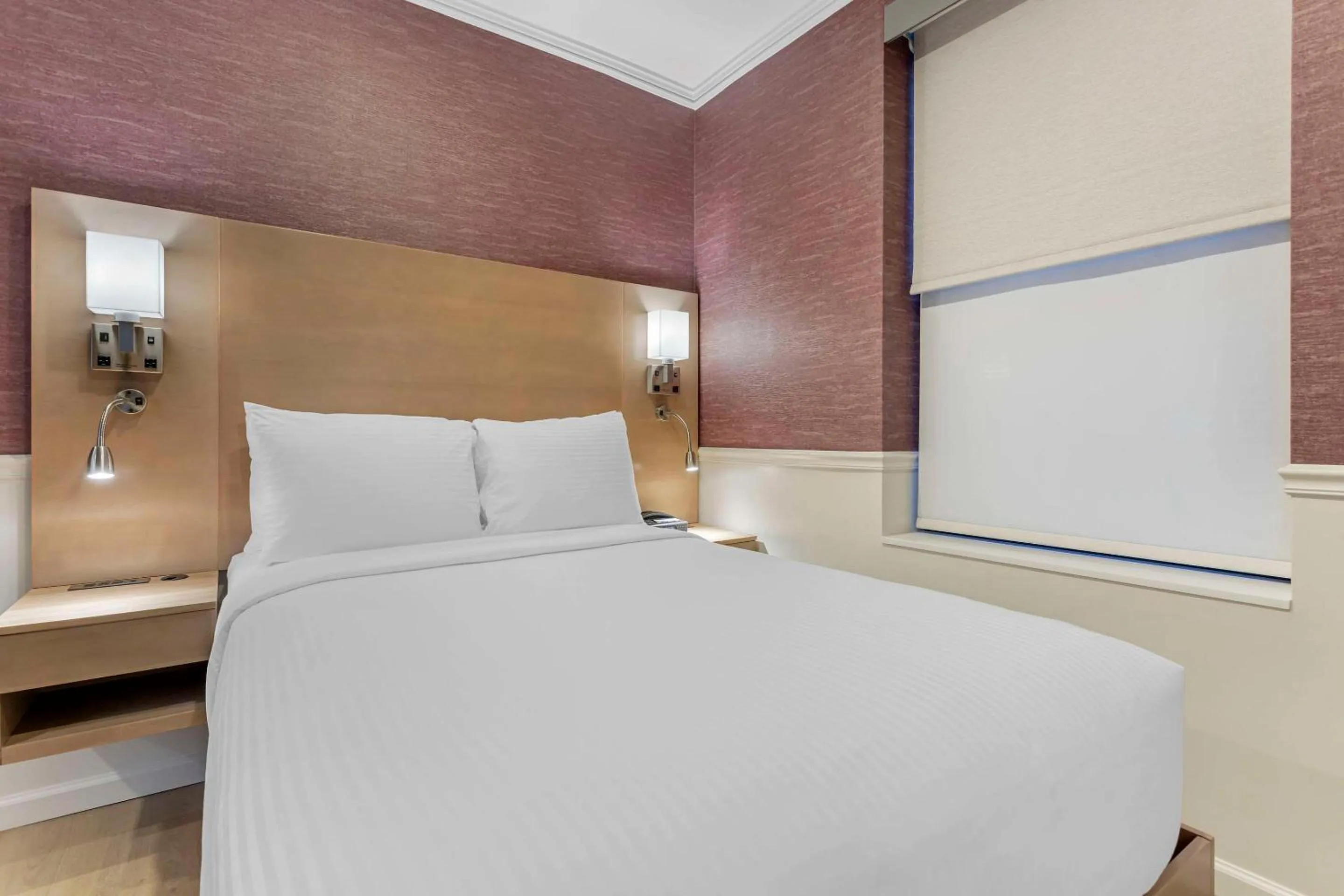 Bedroom, Bed in The Mayfair Hotel Times Square, Ascend Hotel Collection
