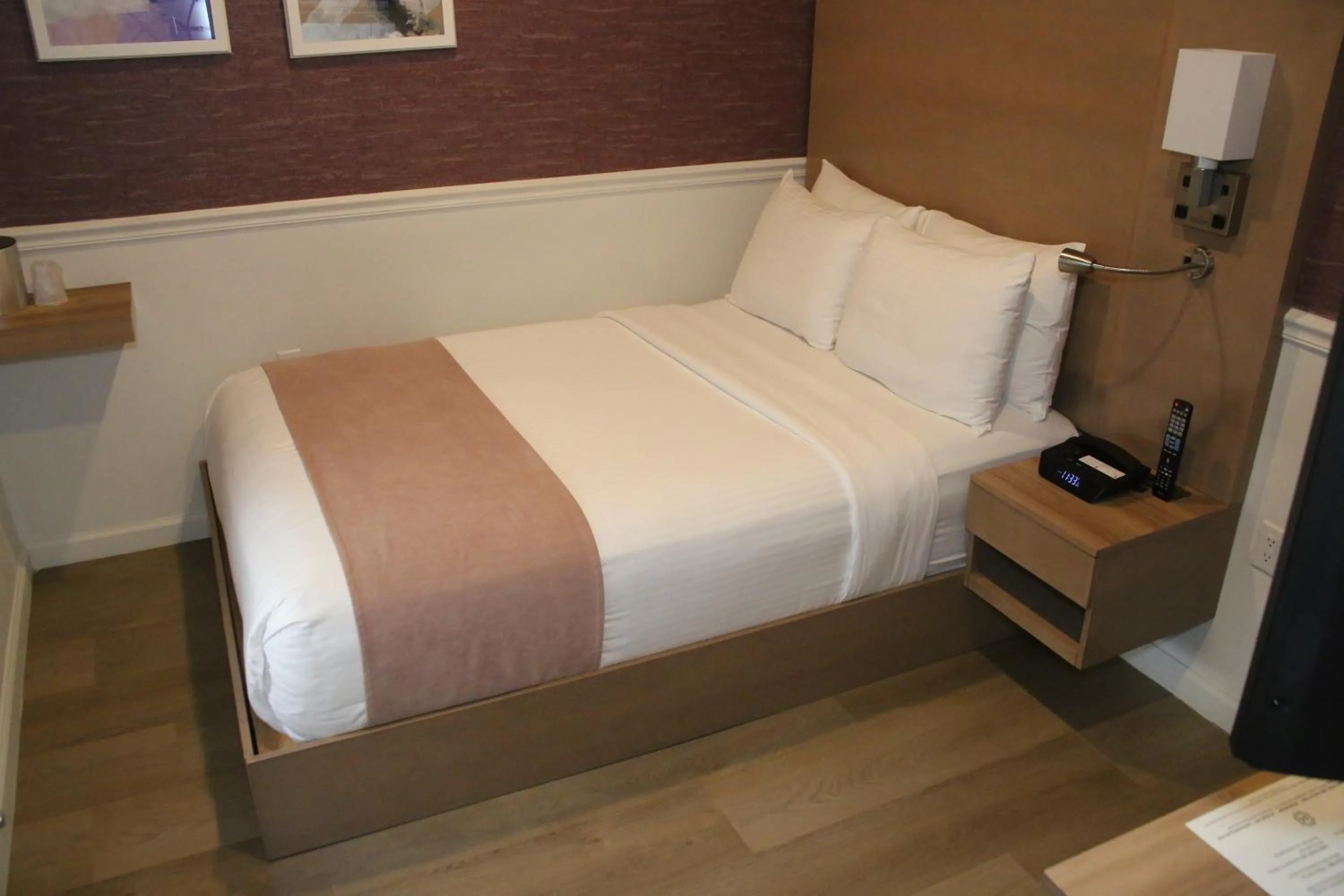 Bedroom, Bed in The Mayfair Hotel Times Square, Ascend Hotel Collection