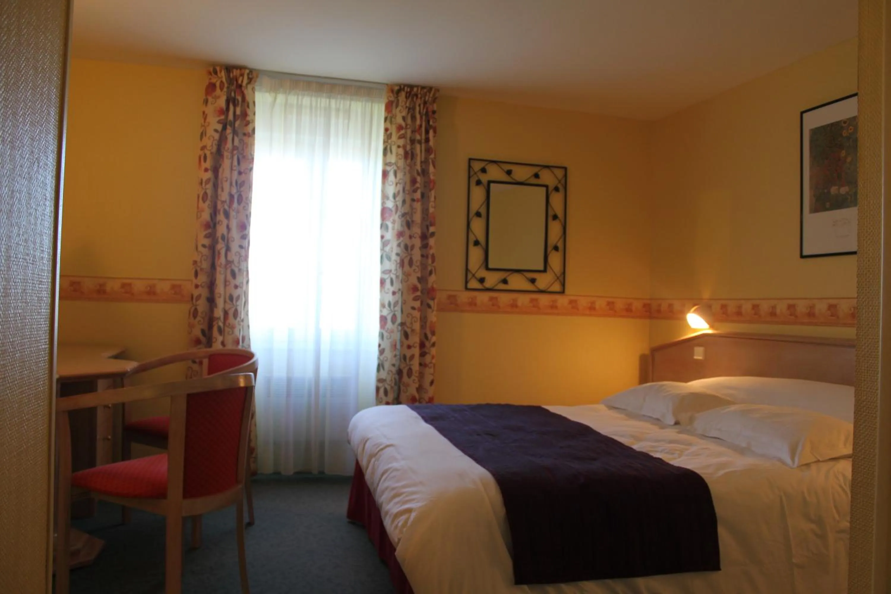 Photo of the whole room, Bed in Hotel Des Bains