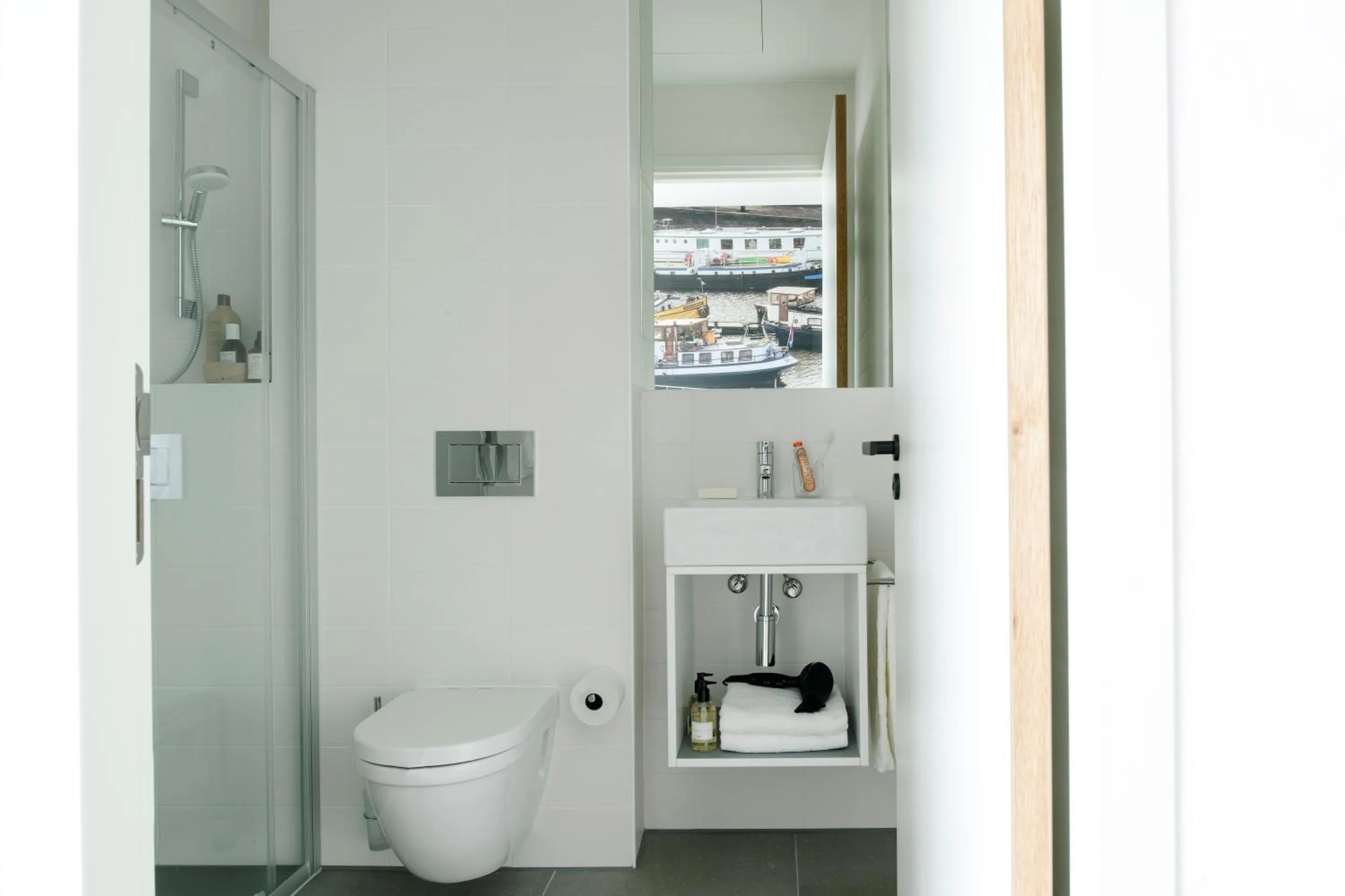 Shower in Eric Vökel Boutique Apartments - Amsterdam Suites