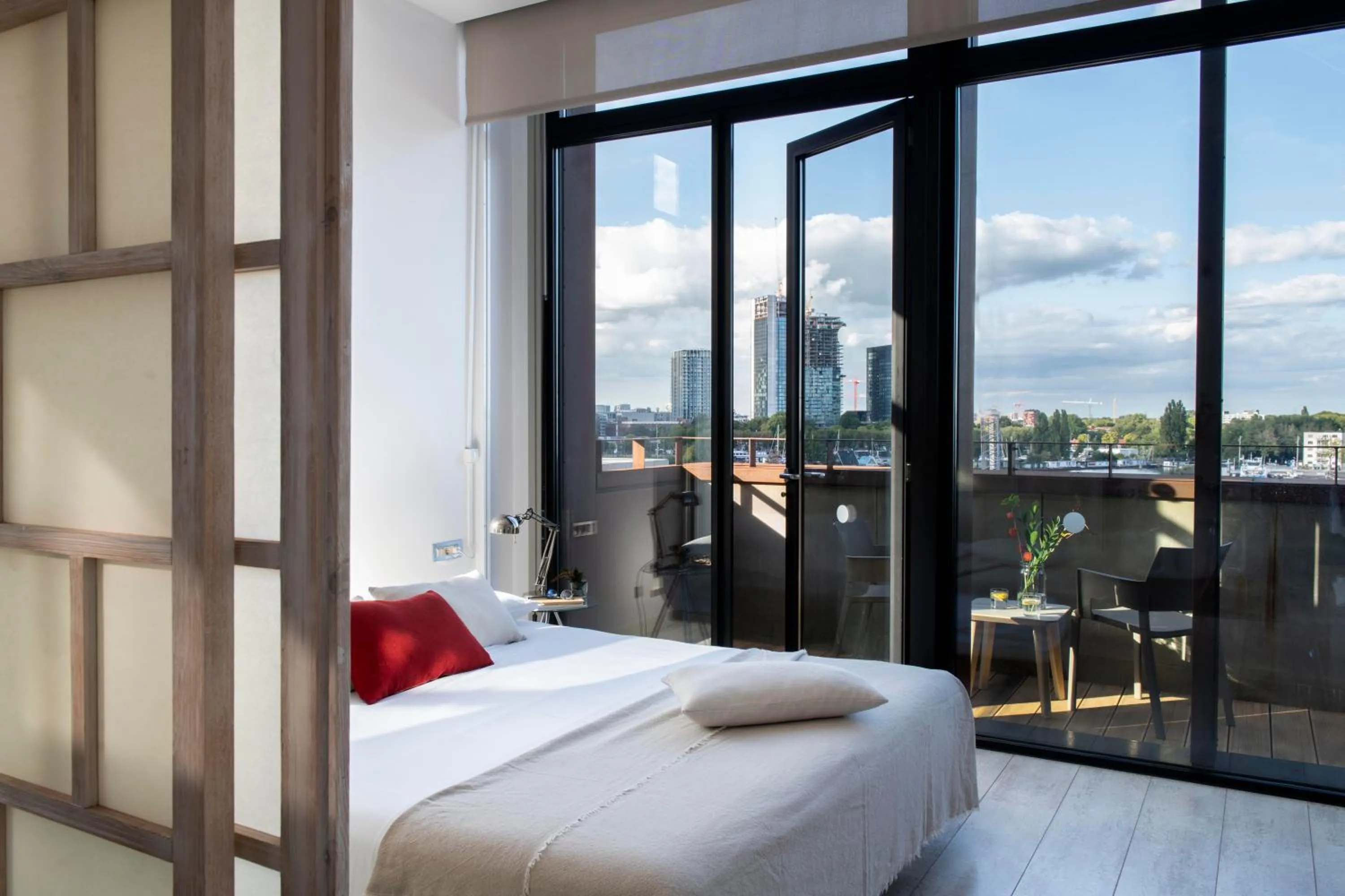 Bed in Eric Vökel Boutique Apartments - Amsterdam Suites