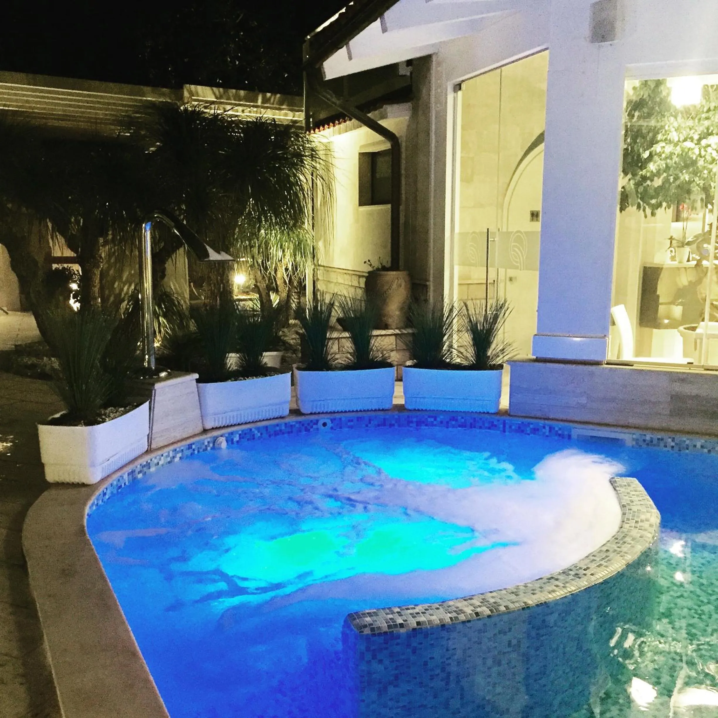 Hot Tub in Foglie D' Acqua