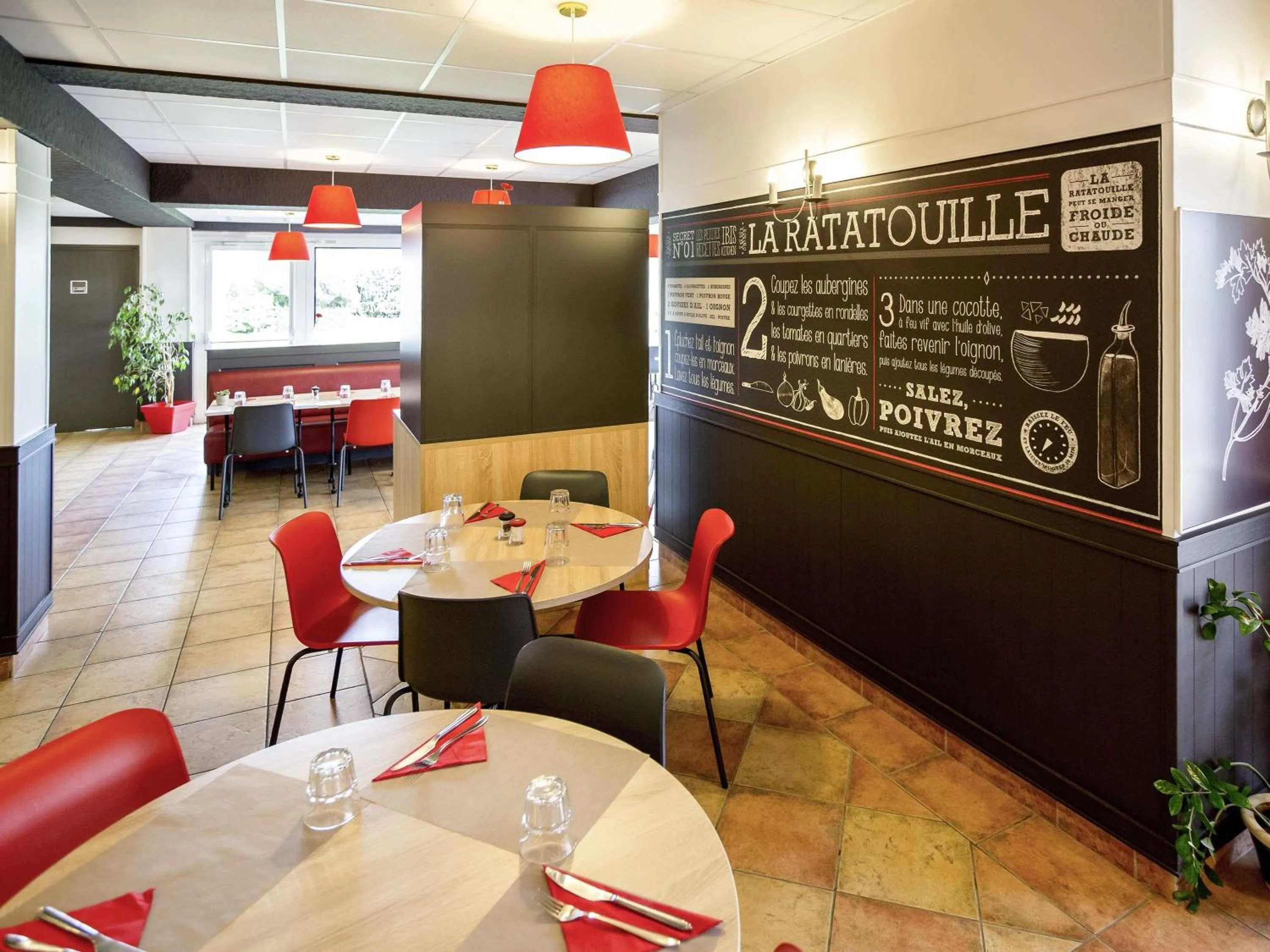 Restaurant/places to eat in ibis Cherbourg La Glacerie