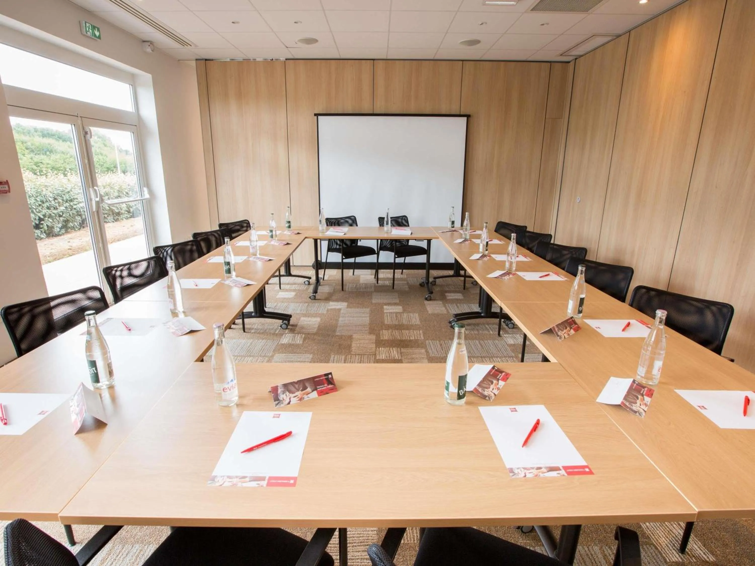 Meeting/conference room in ibis Cherbourg La Glacerie