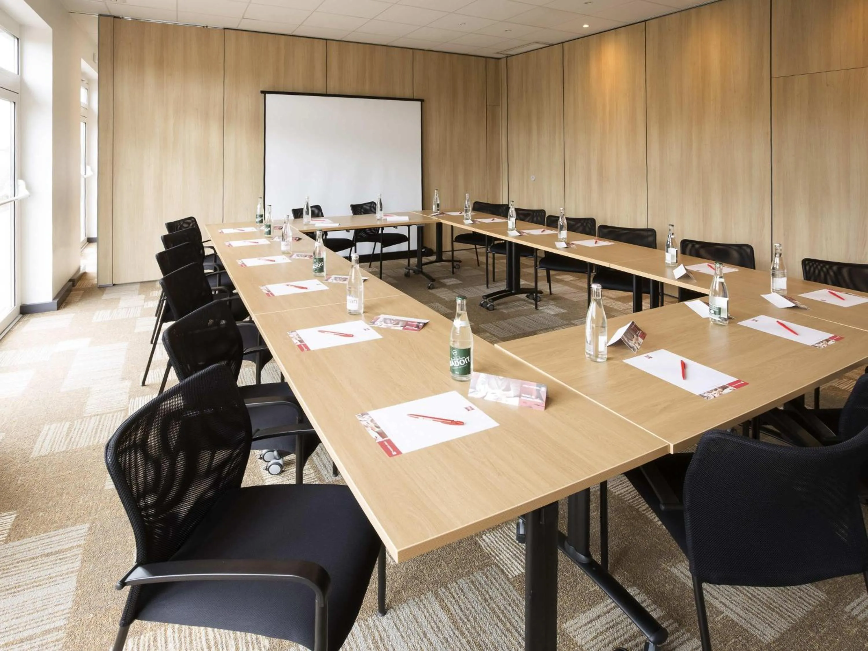 Meeting/conference room in ibis Cherbourg La Glacerie