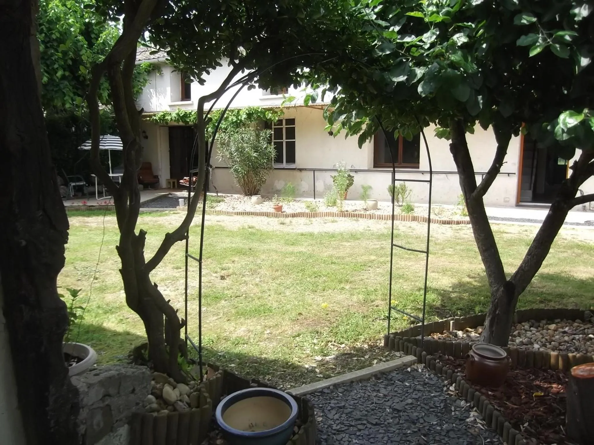 On site in 43 Rue des Quarts