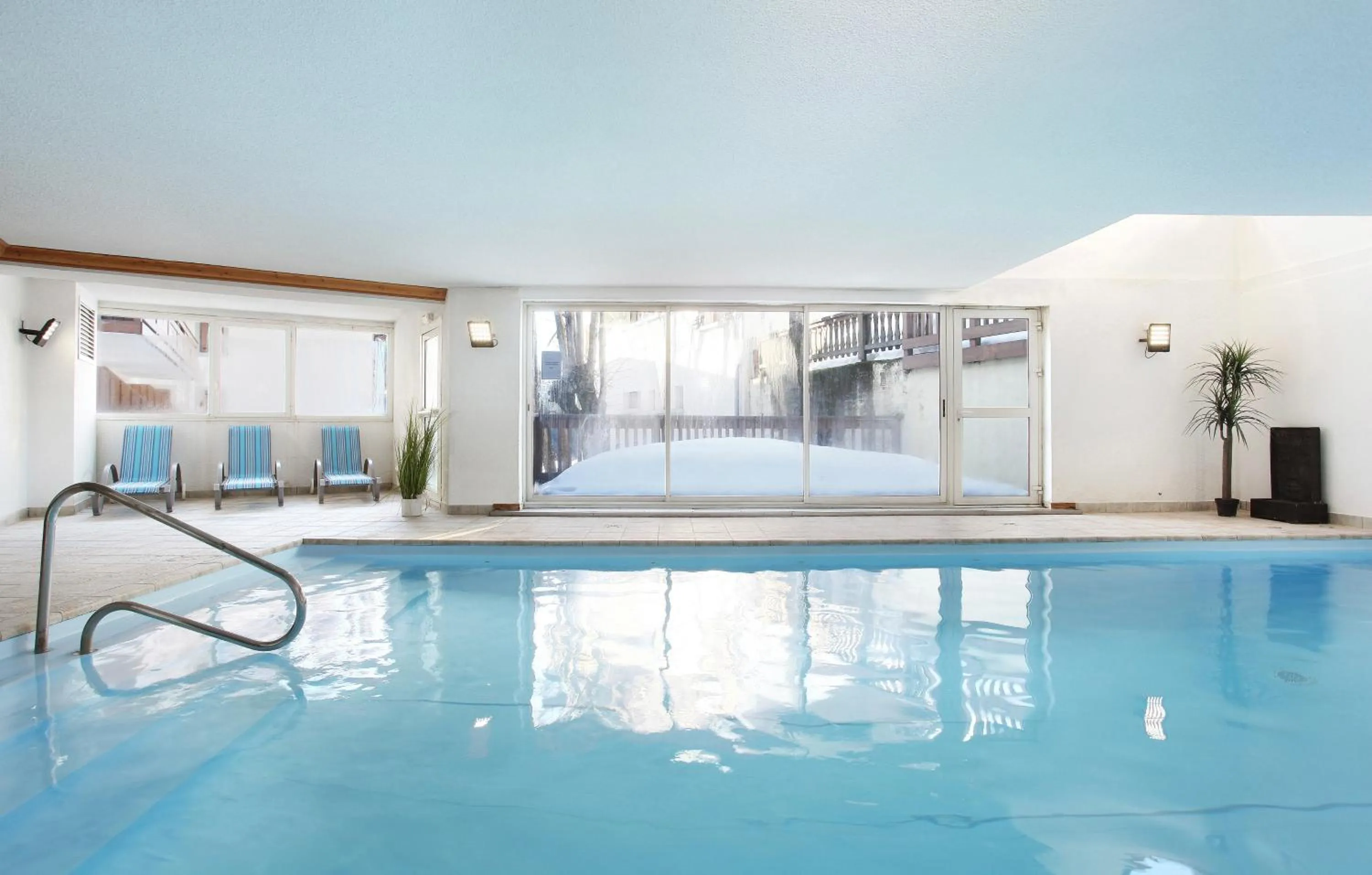 Swimming pool in Résidence Odalys Le Village