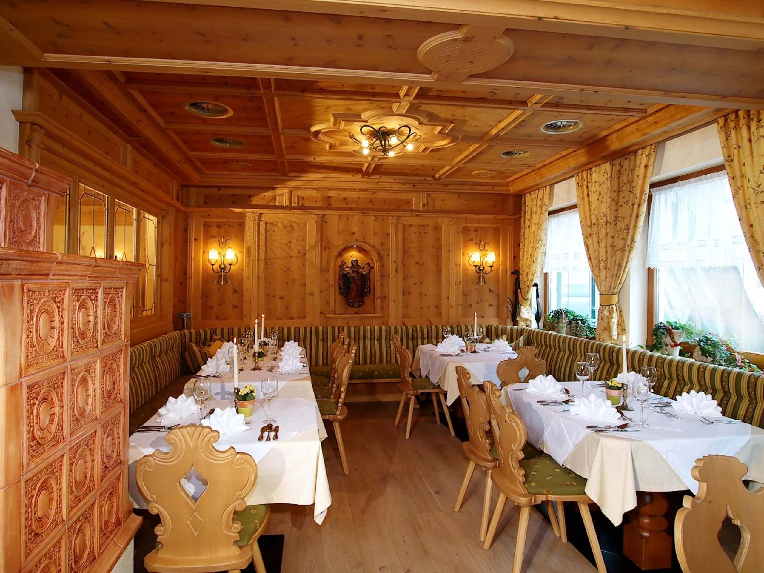 Restaurant/places to eat in SonnenHOF hotel gerlos centrum