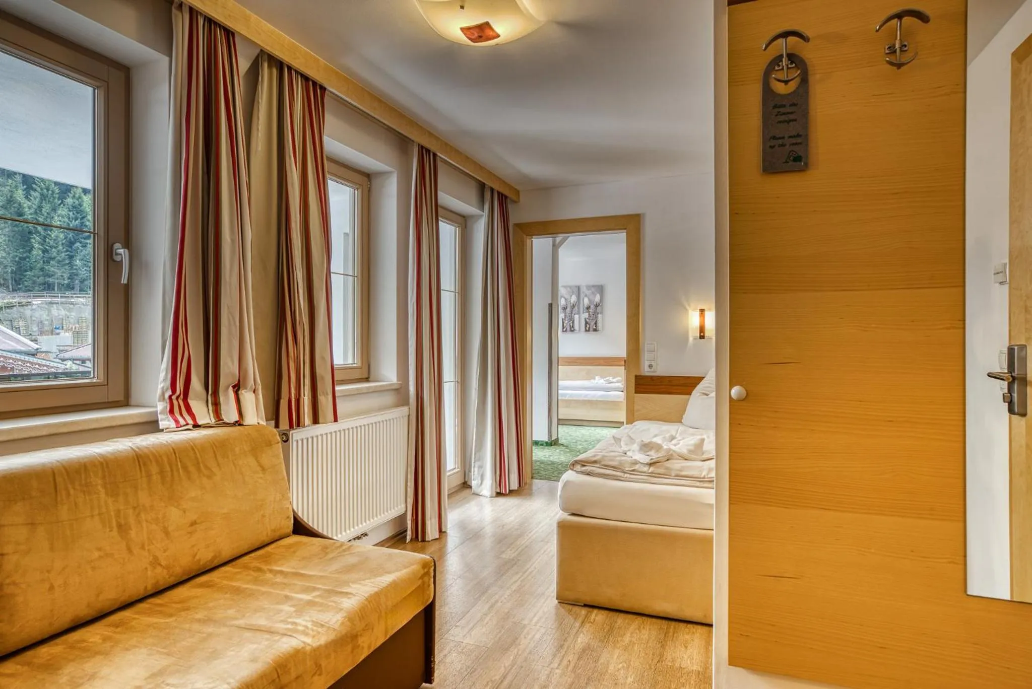 Living room, Bed in SonnenHOF hotel gerlos centrum