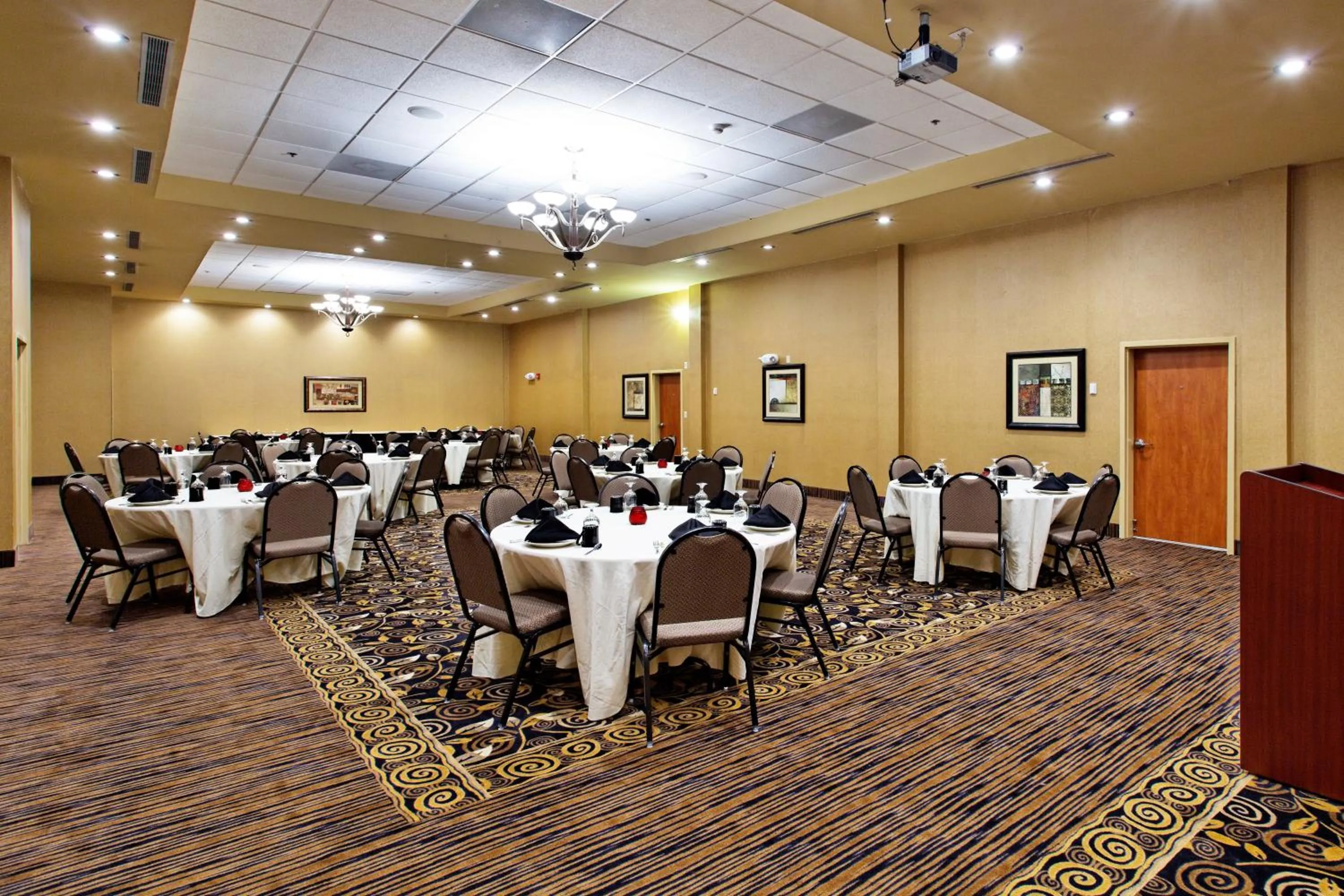 Meeting/conference room in Holiday Inn Hotels Batesville by IHG