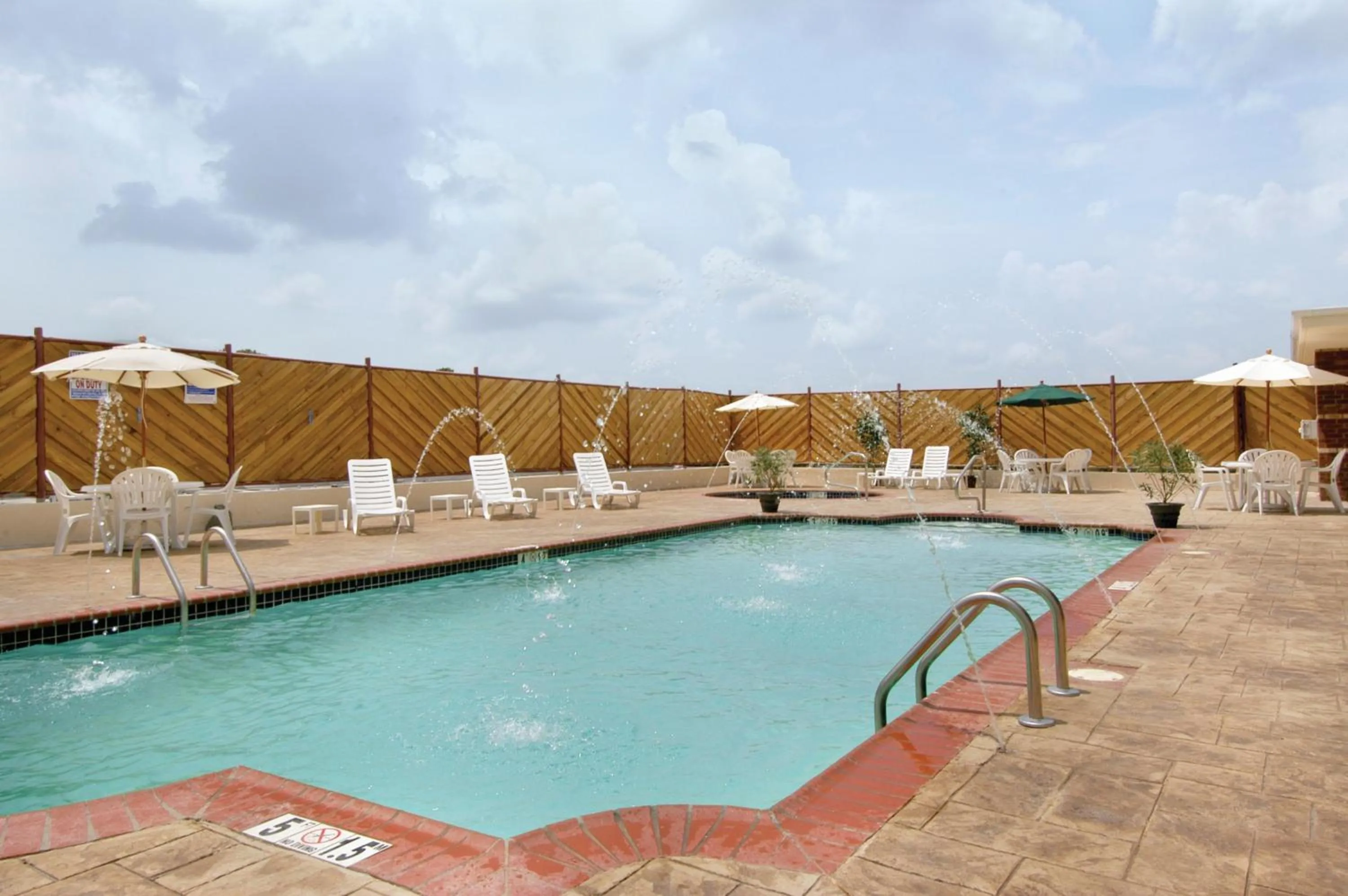 Swimming pool in Holiday Inn Hotels Batesville by IHG