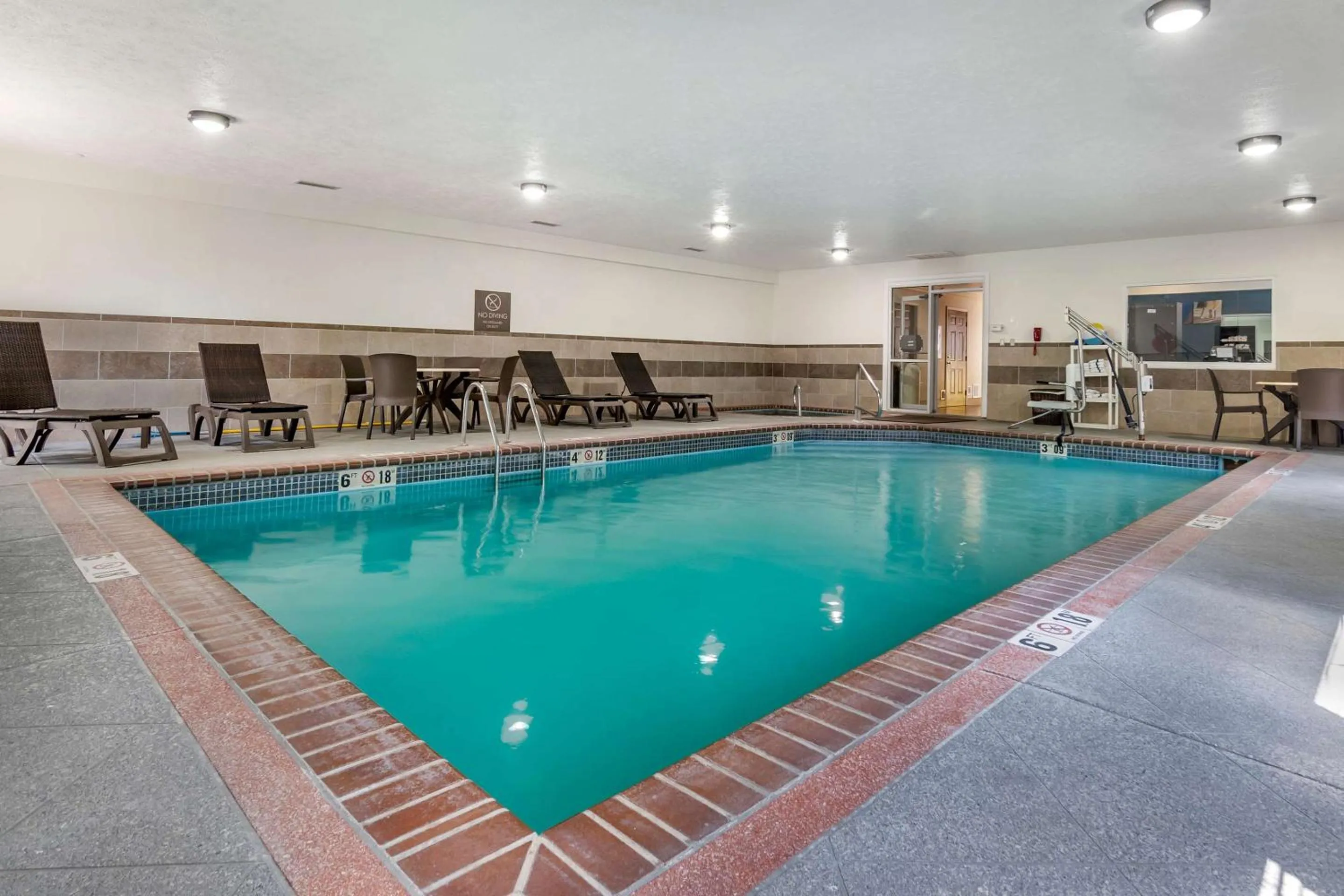 Swimming pool in Comfort Inn & Suites Junction City - near Fort Riley