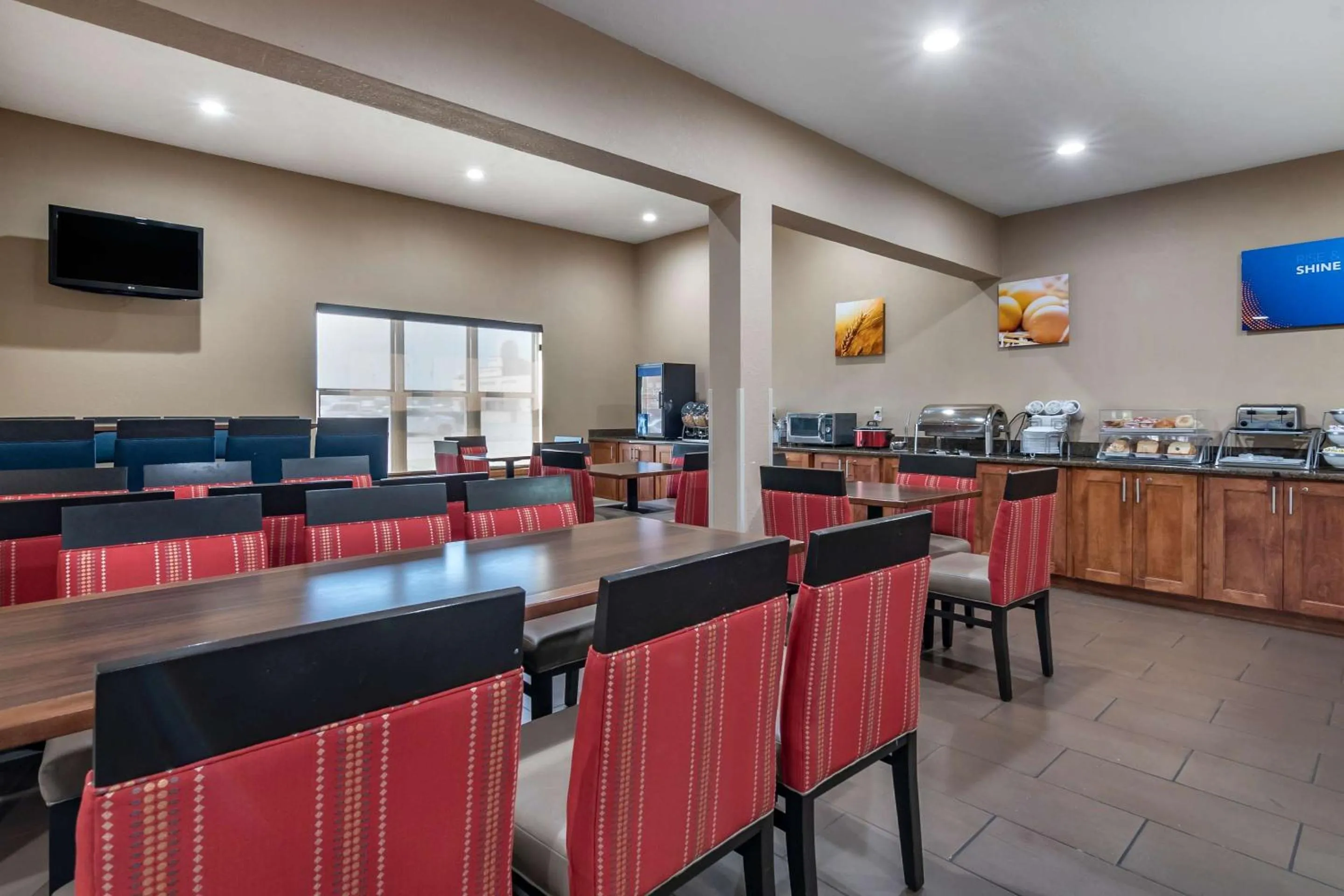 Breakfast in Comfort Inn & Suites Junction City - near Fort Riley