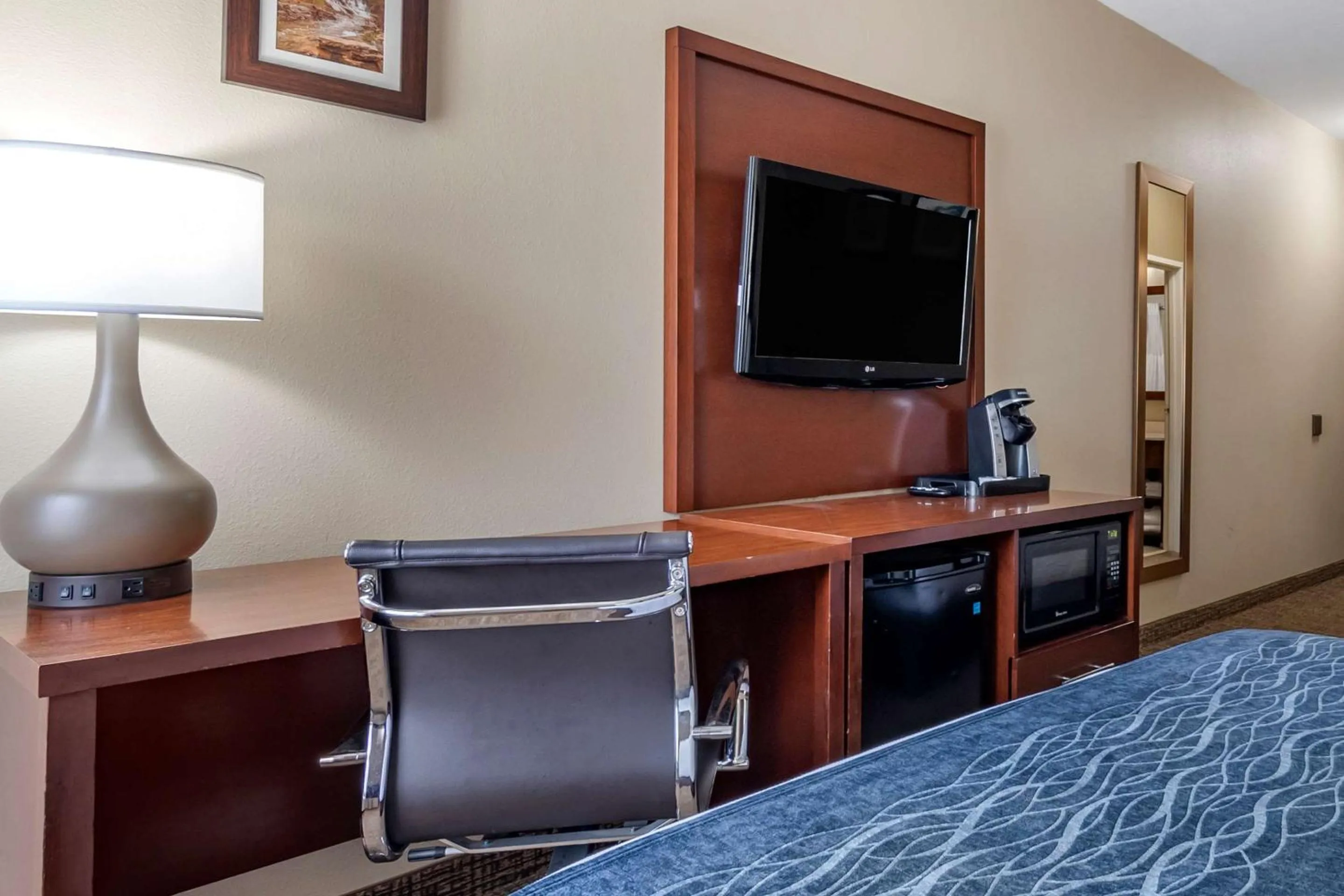 Bedroom in Comfort Inn & Suites Junction City - near Fort Riley