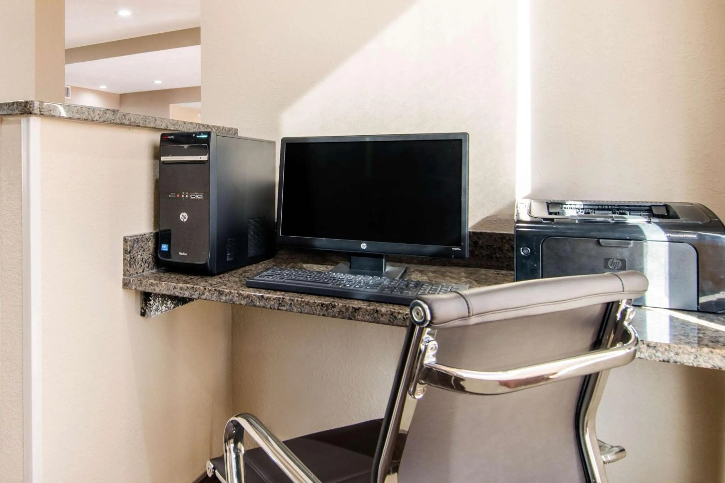 Business facilities in Comfort Inn & Suites Junction City - near Fort Riley
