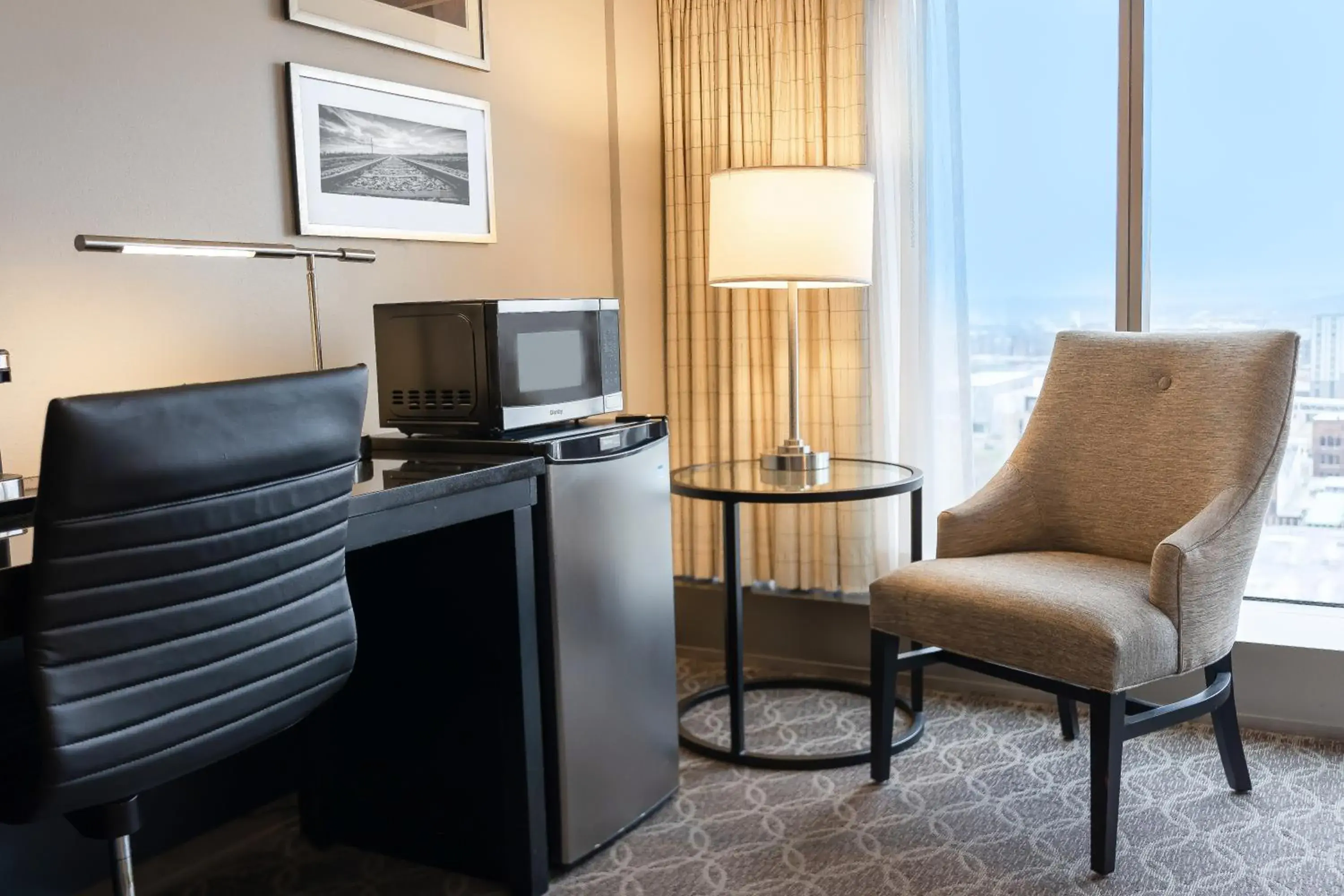 King Room in DoubleTree by Hilton Hotel Cedar Rapids Convention Complex King Room in DoubleTree by Hilton Hotel Cedar Rapids Convention Complex