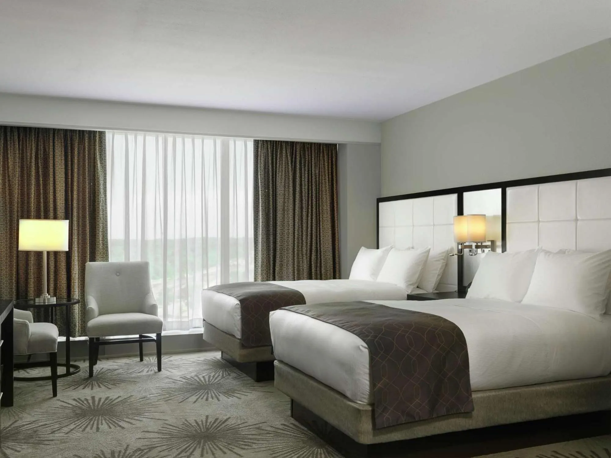 Bed in DoubleTree by Hilton Hotel Cedar Rapids Convention Complex