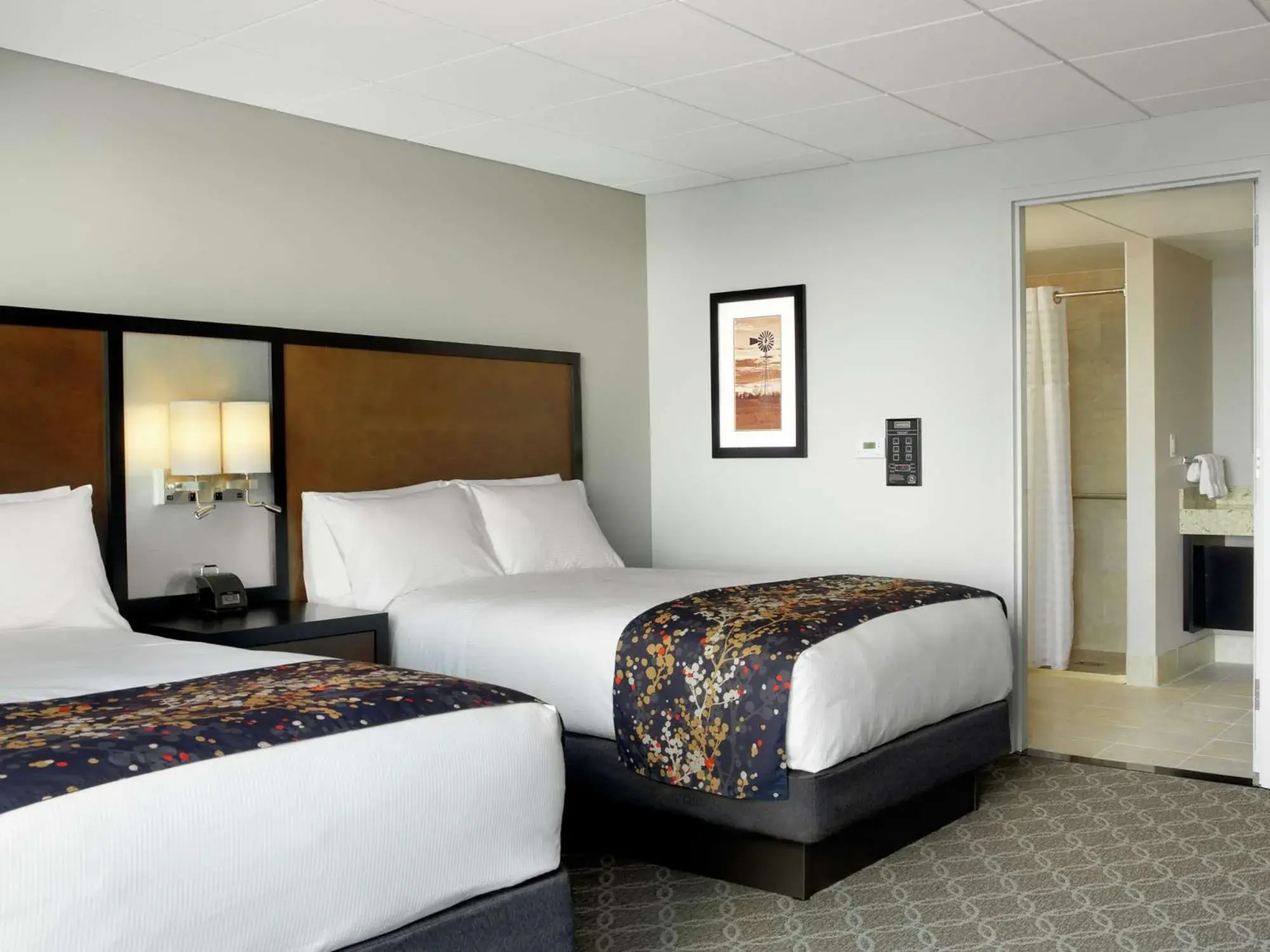 Double Room with Two Double Beds - Hearing Access in DoubleTree by Hilton Hotel Cedar Rapids Convention Complex Double Room with Two Double Beds - Hearing Access in DoubleTree by Hilton Hotel Cedar Rapids Convention Complex