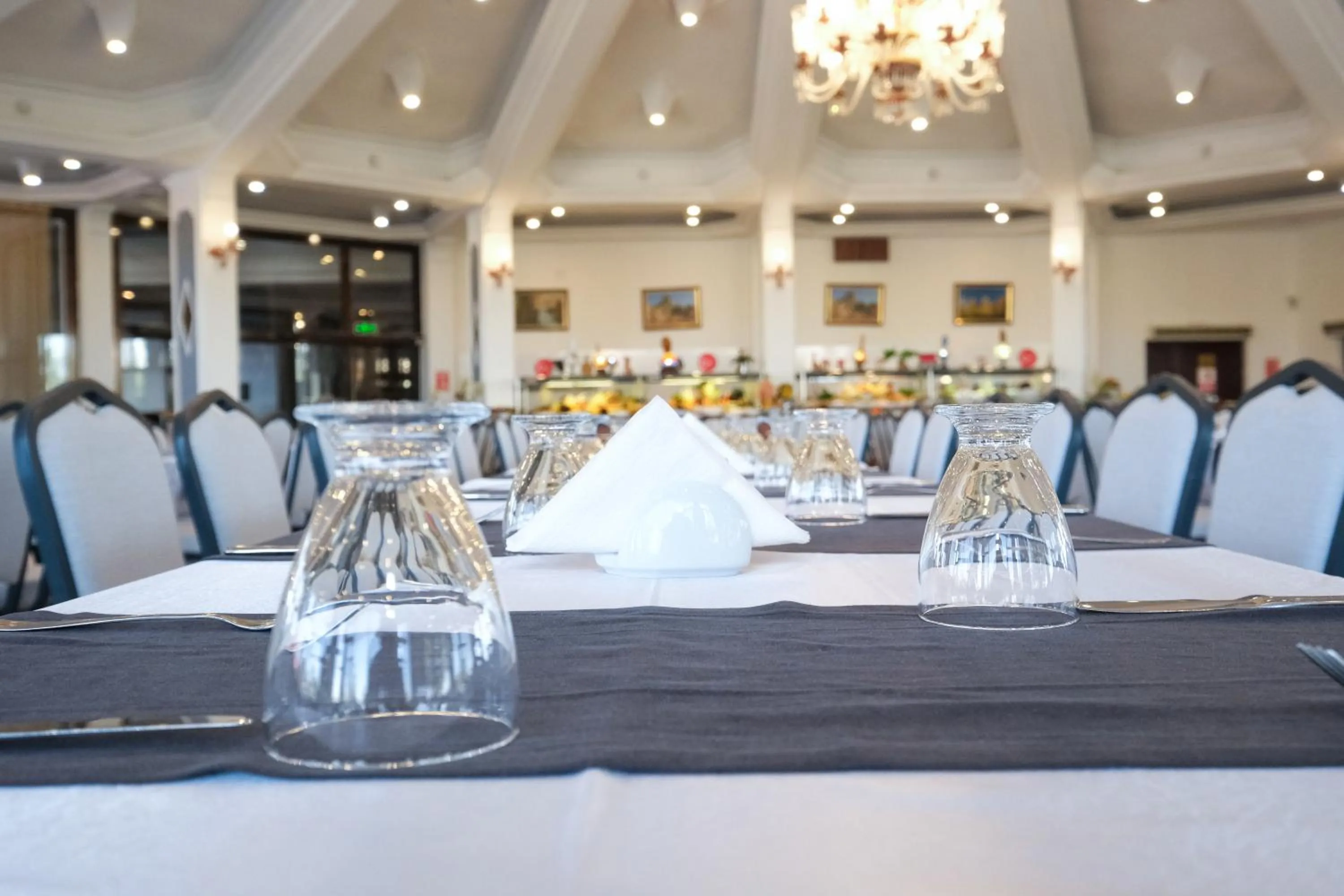 Restaurant/places to eat in SIGNATURE GARDEN AVANOS Hotel & SPA