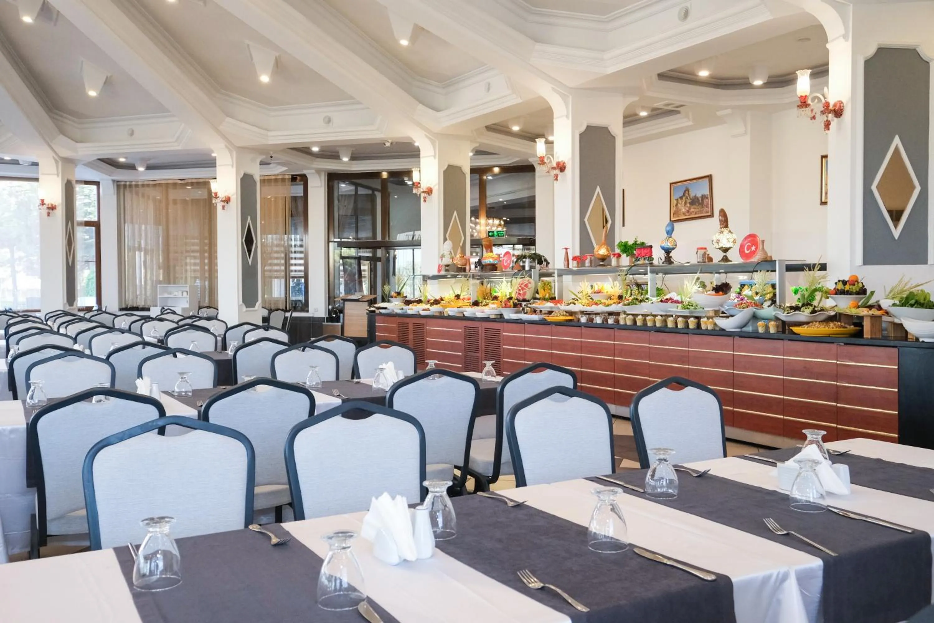 Restaurant/places to eat in SIGNATURE GARDEN AVANOS Hotel & SPA